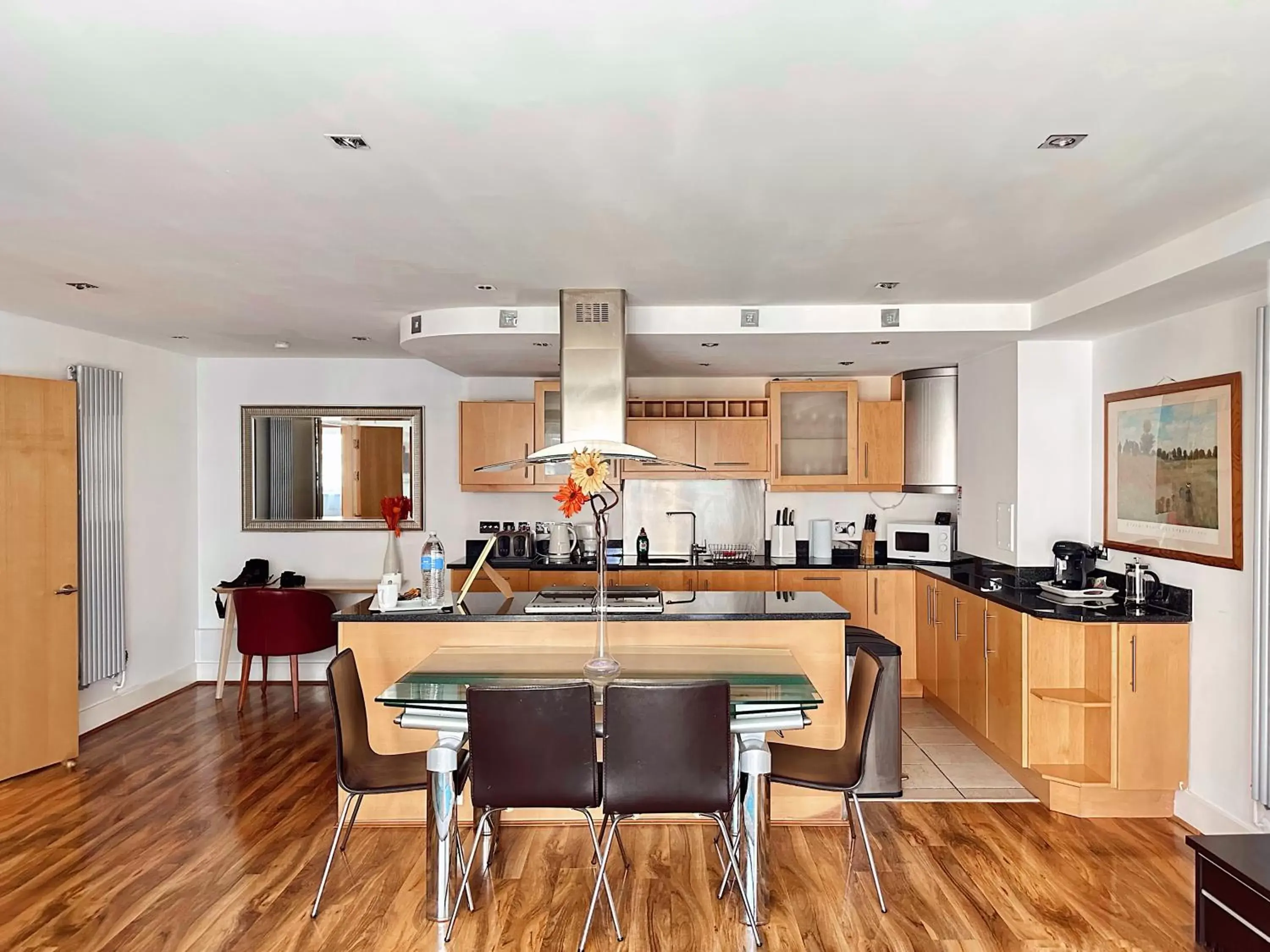 Dining area, Kitchen/Kitchenette in Canary Wharf - Luxury Apartments
