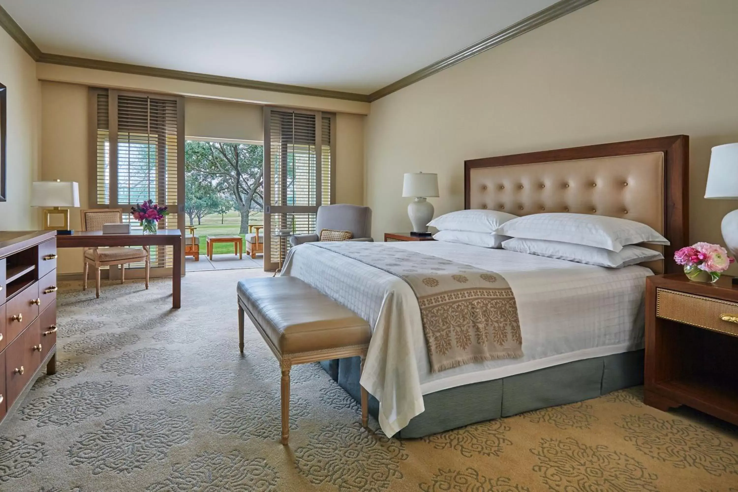 Bedroom, Bed in The Las Colinas Resort, Dallas