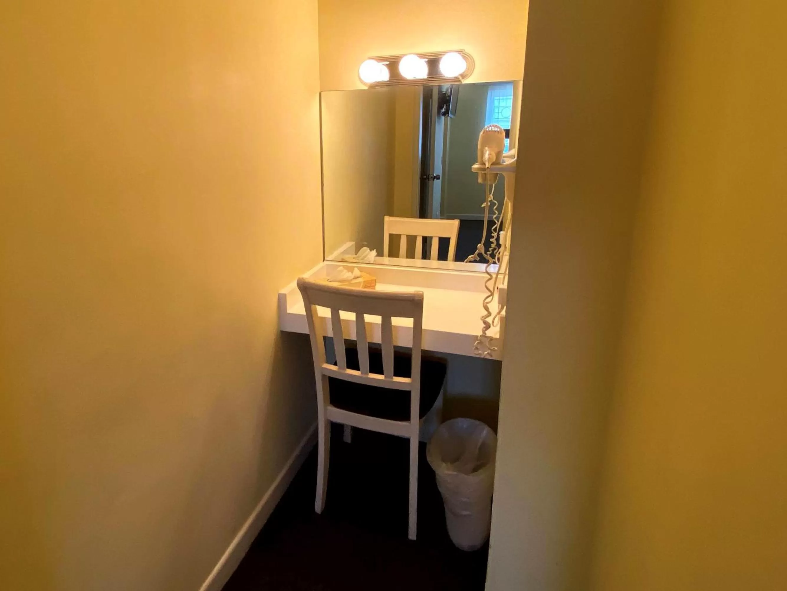 Bedroom in Hollywood Celebrity Hotel