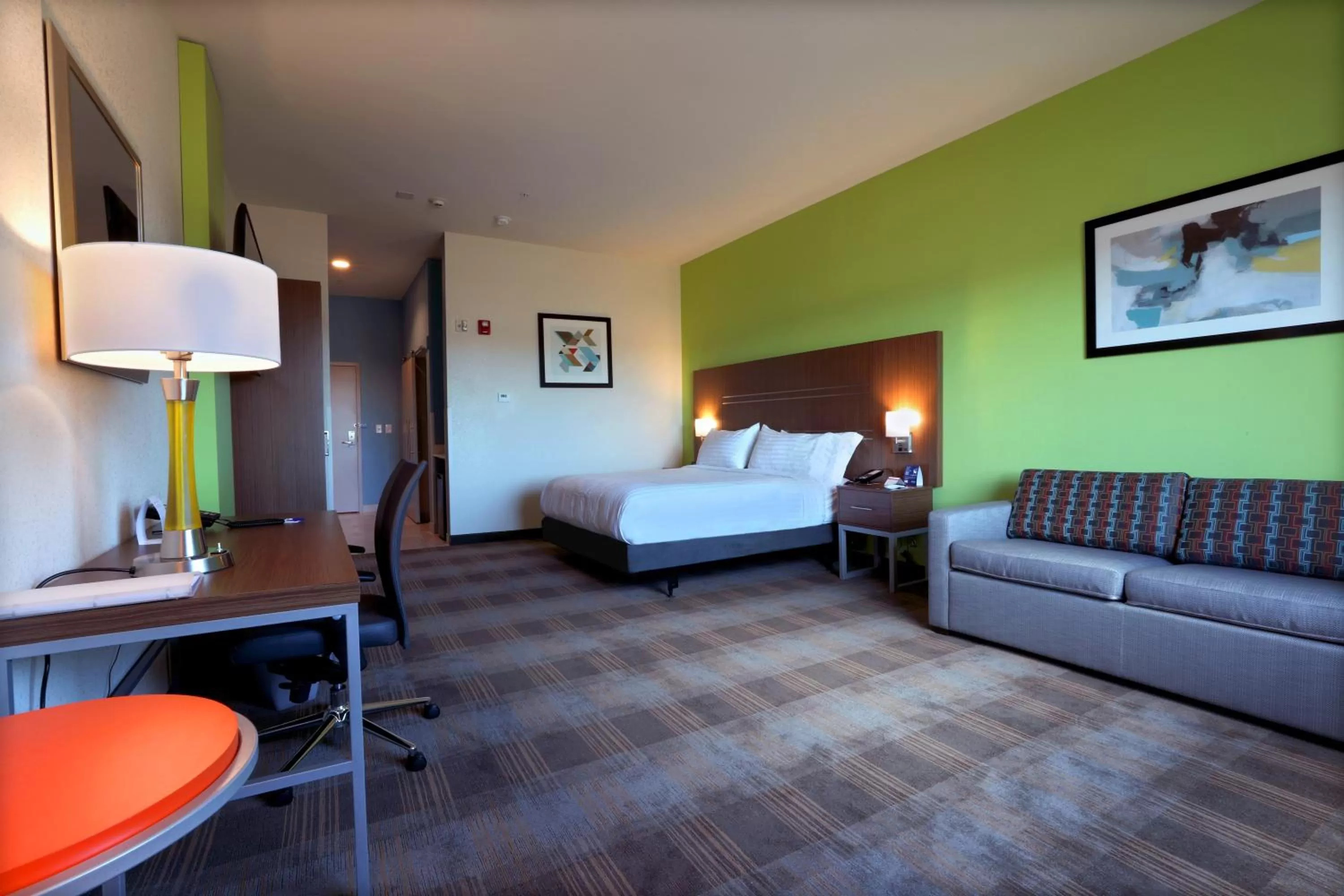Photo of the whole room, Bed in Holiday Inn Express & Suites - Dripping Springs - Austin Area by IHG