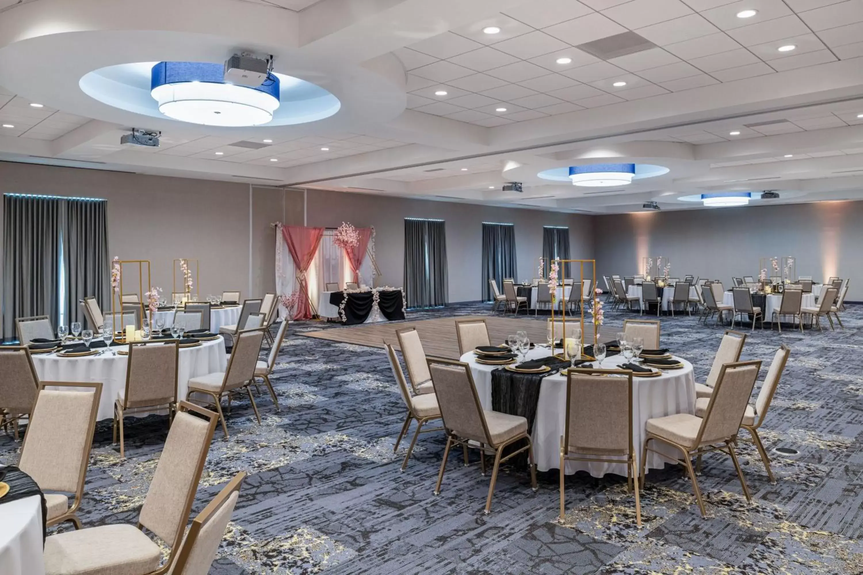 Meeting/conference room, Restaurant/Places to Eat in Fairfield Inn & Suites by Marriott Menifee