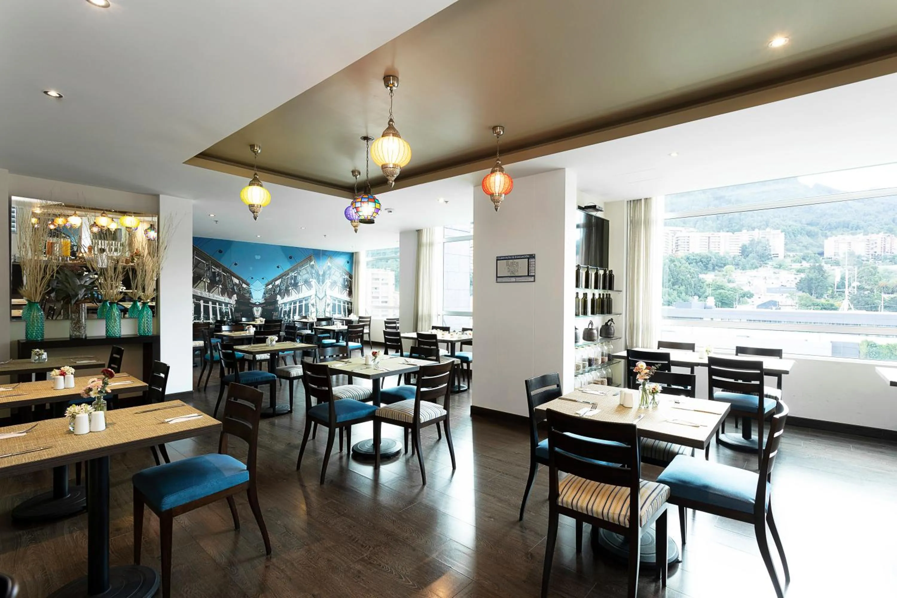 Restaurant/places to eat in Hotel bh Usaquén