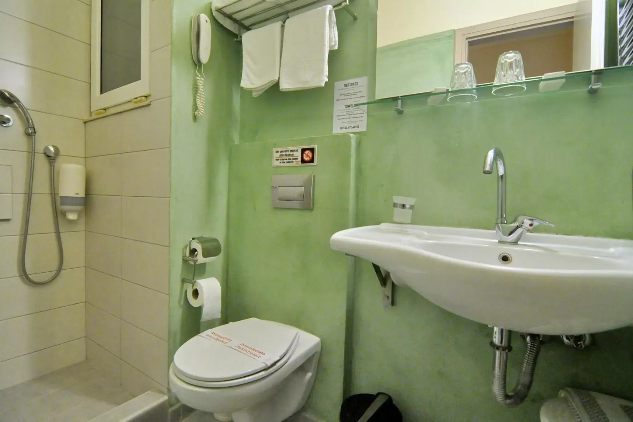 Shower, Bathroom in Hotel Atlantis