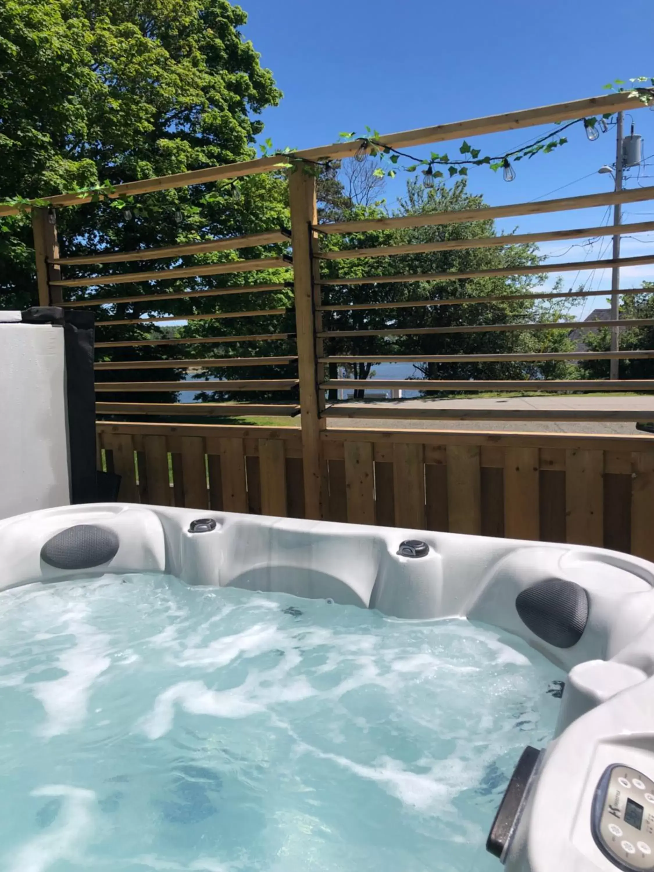 Hot Tub in Pleasant Street Inn