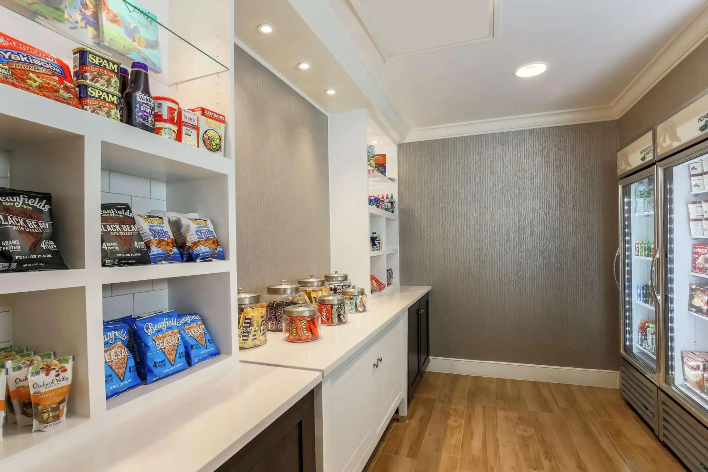 Dining area in Homewood Suites by Hilton Long Island-Melville