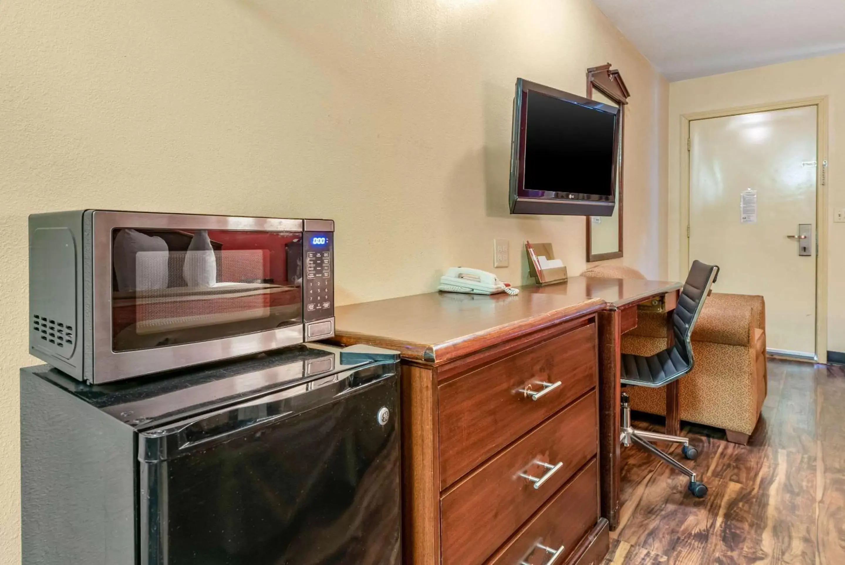 Photo of the whole room, TV/Entertainment Center in Rodeway Inn