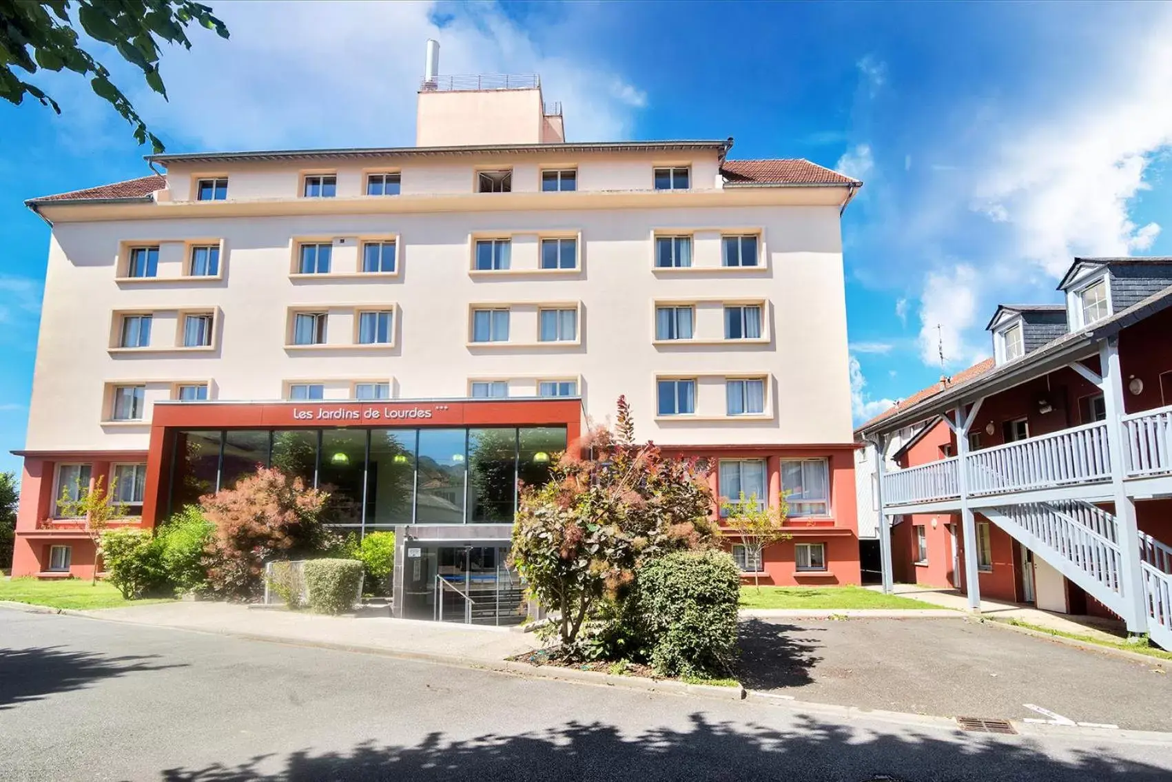 Facade/entrance, Property Building in Zenitude Hôtel-Résidences Les Jardins de Lourdes