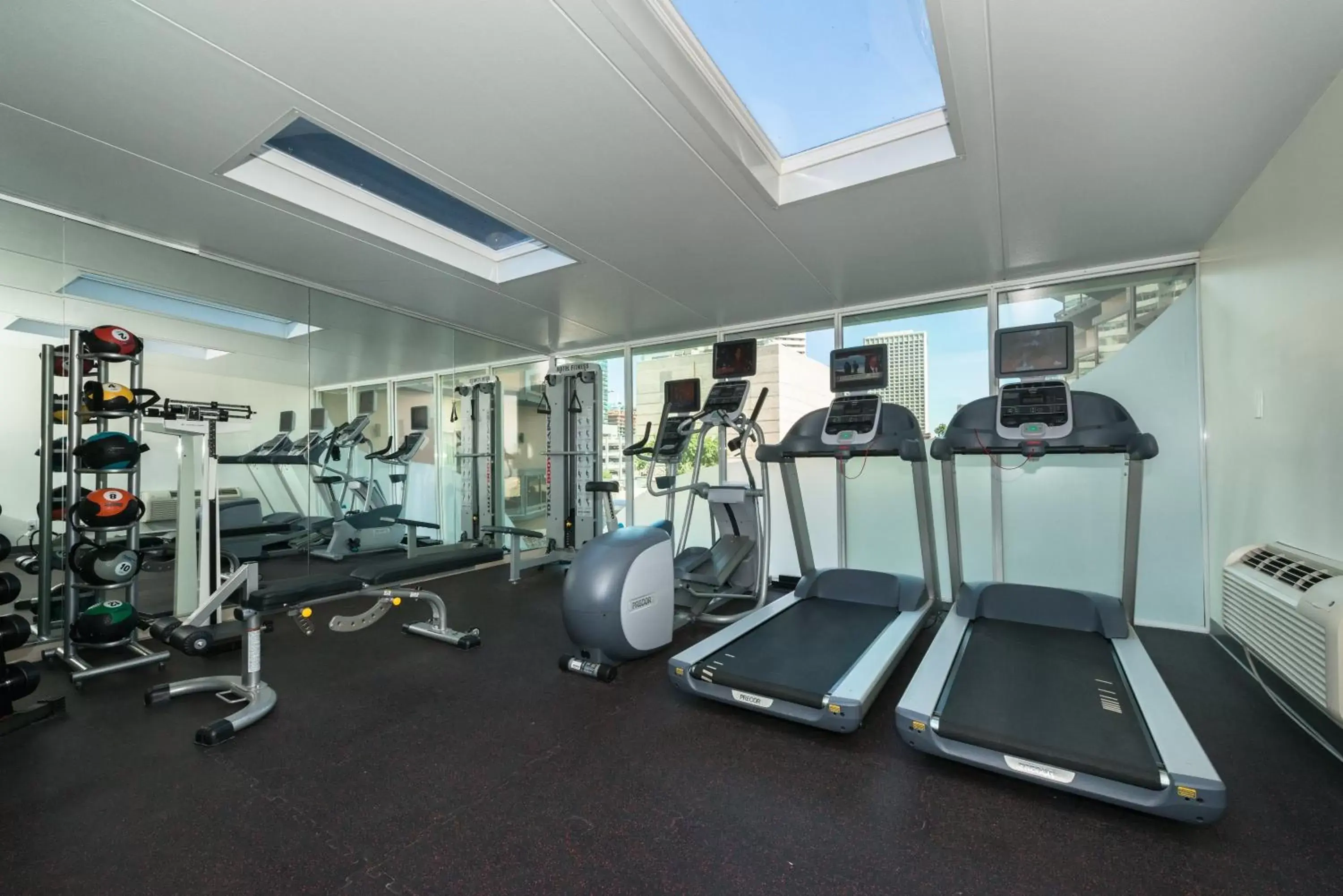 Fitness centre/facilities, Fitness Center/Facilities in Holiday Inn Express Edmonton Downtown, an IHG Hotel