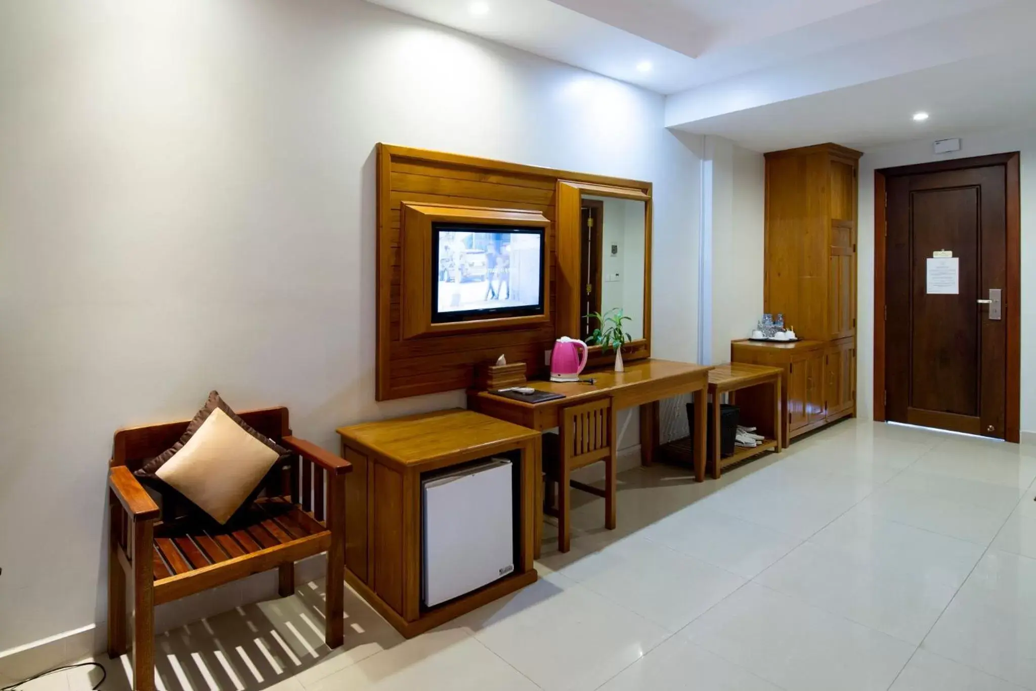 Seating area, TV/Entertainment Center in Aristocrat Residence & Hotel