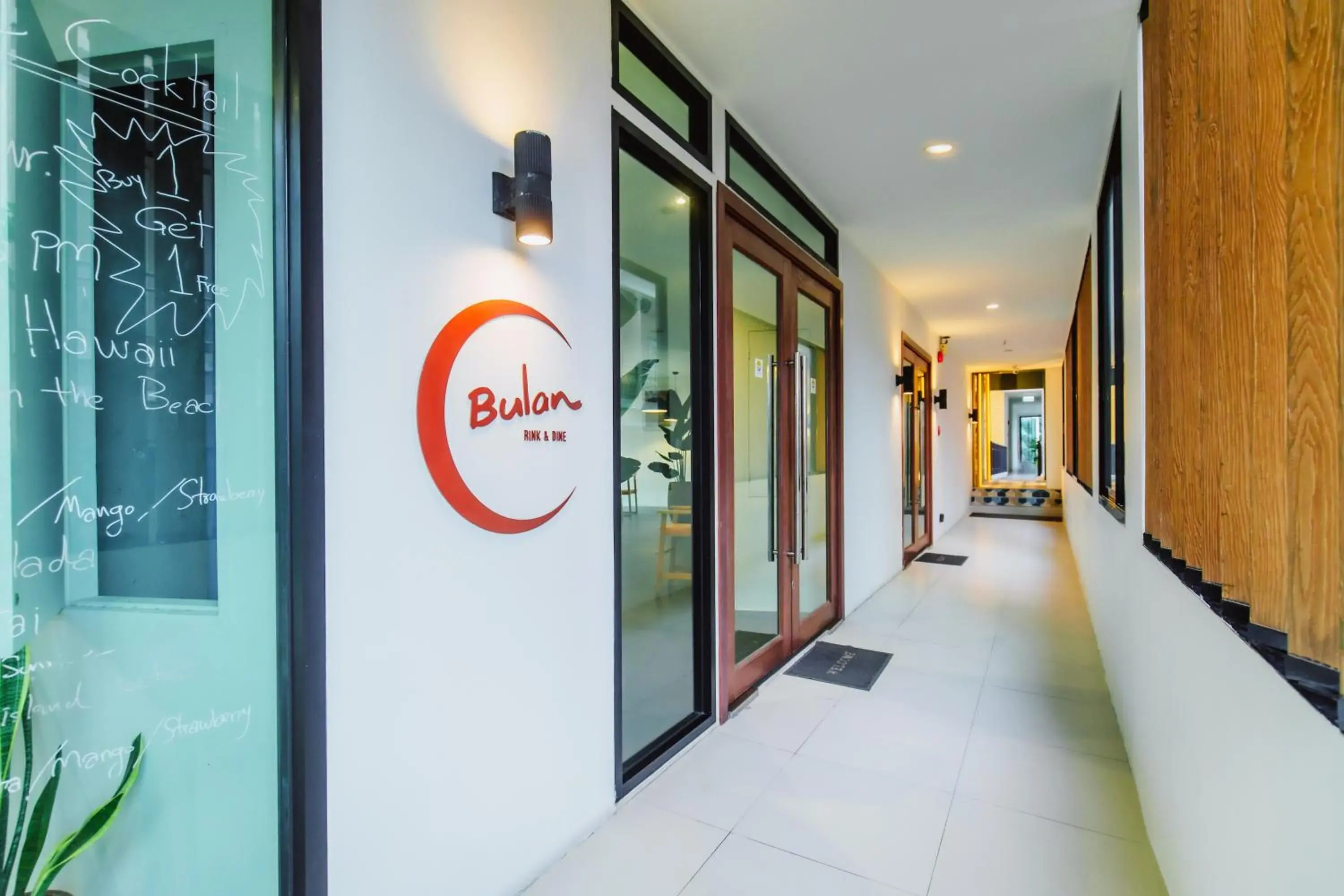 Restaurant/places to eat in The Lunar Patong Restaurant/places to eat in The Lunar Patong