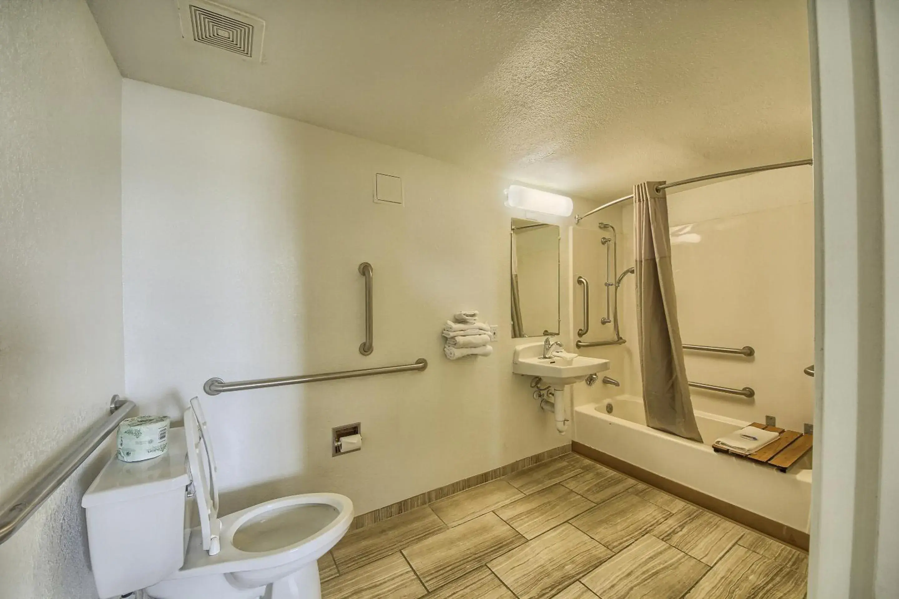 Toilet, Bathroom in Motel 6-San Antonio, TX - Northwest Medical Center