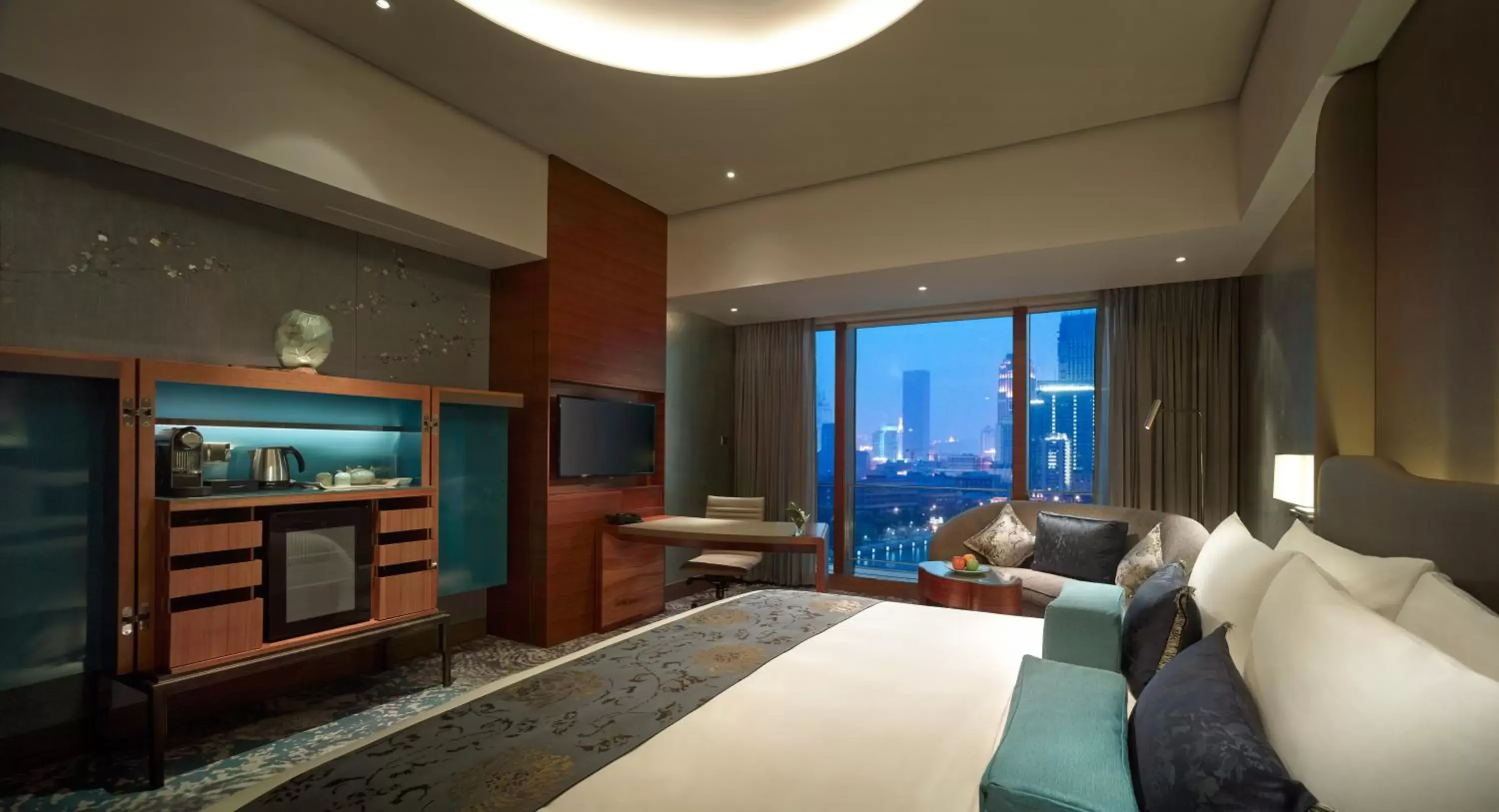 Bedroom, Seating Area in Shangri-La Tianjin