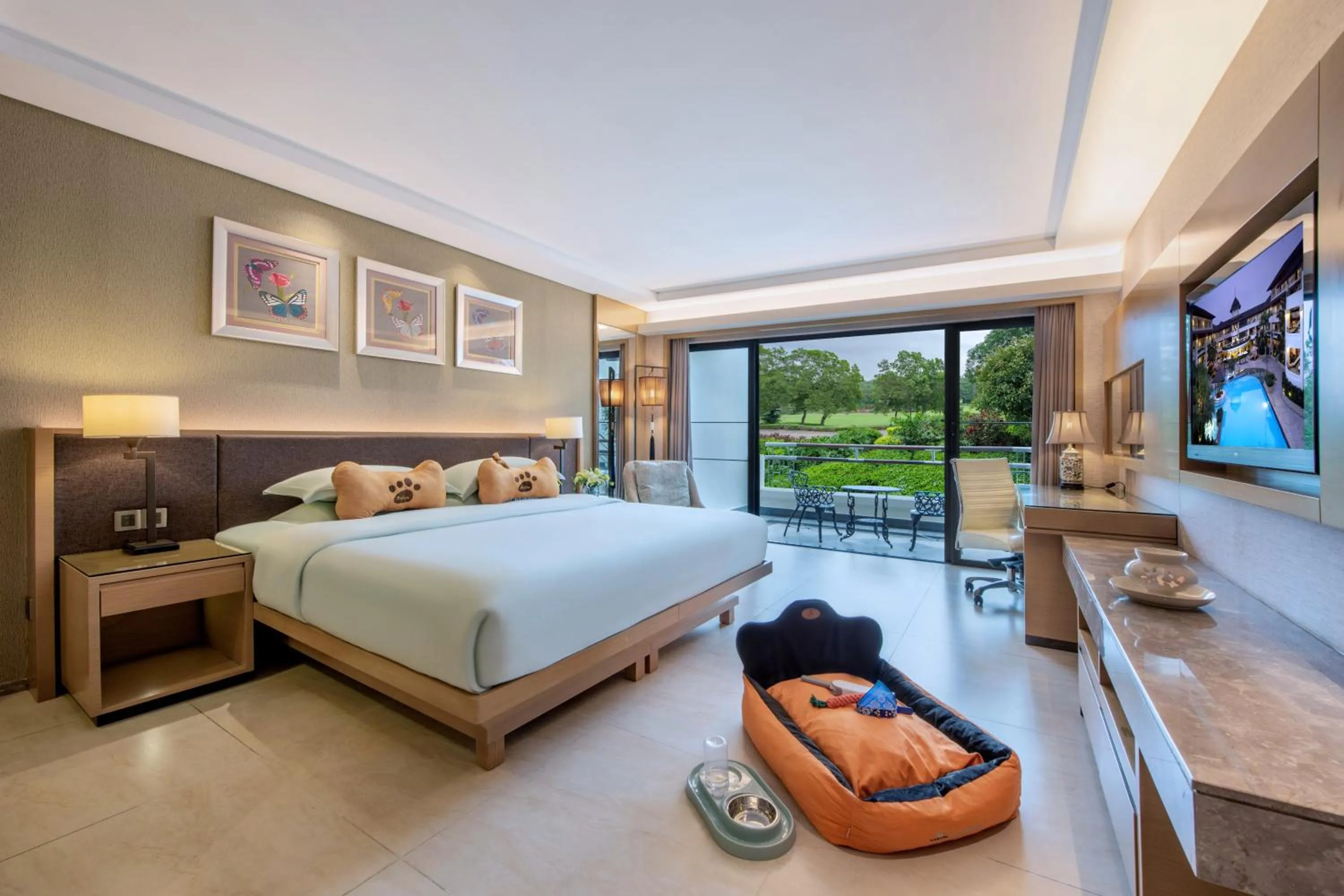 Pets, Bed in Mission Hills Hotel Resorts Shenzhen