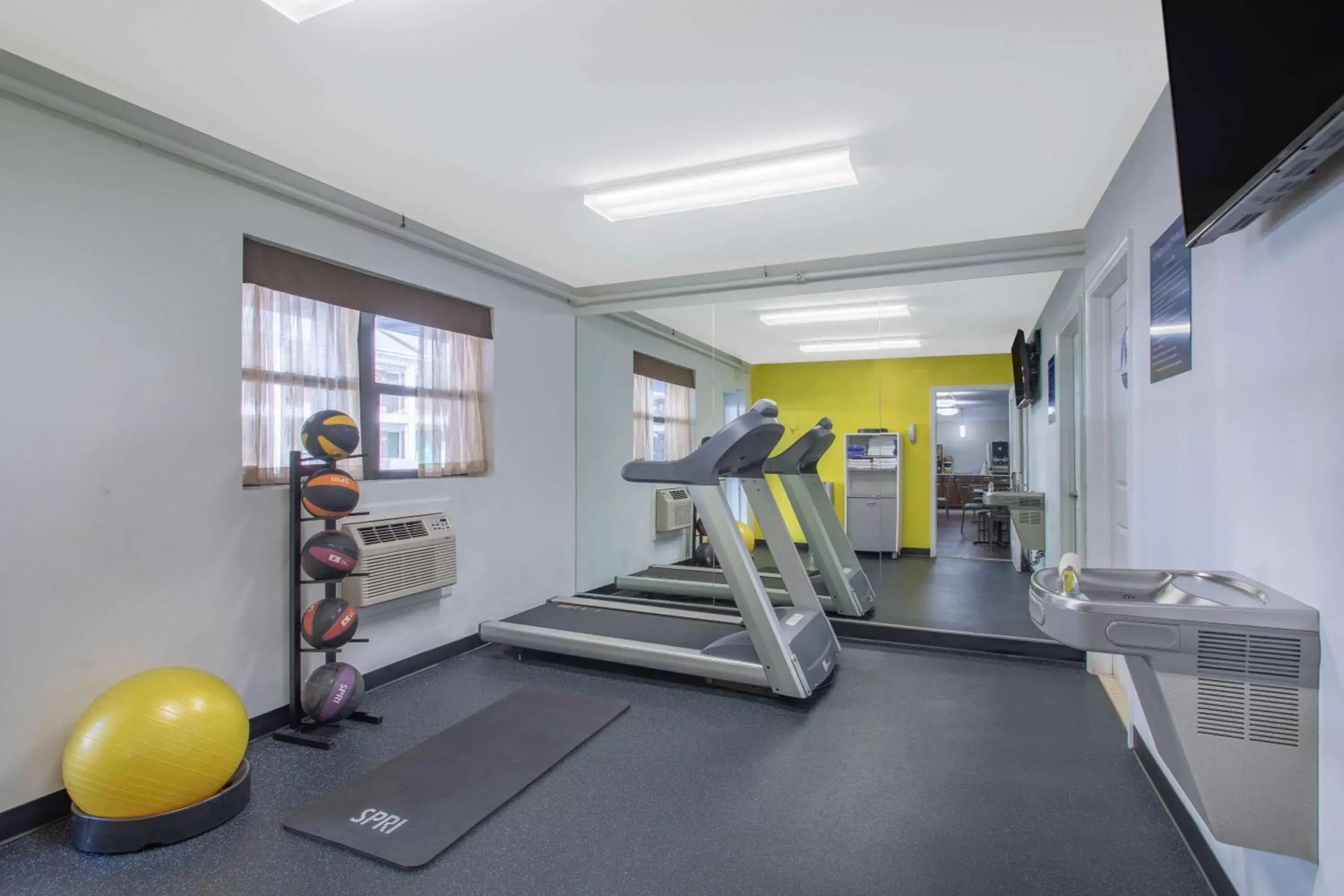 Fitness centre/facilities in Days Inn by Wyndham Elmsford Fitness centre/facilities in Days Inn by Wyndham Elmsford