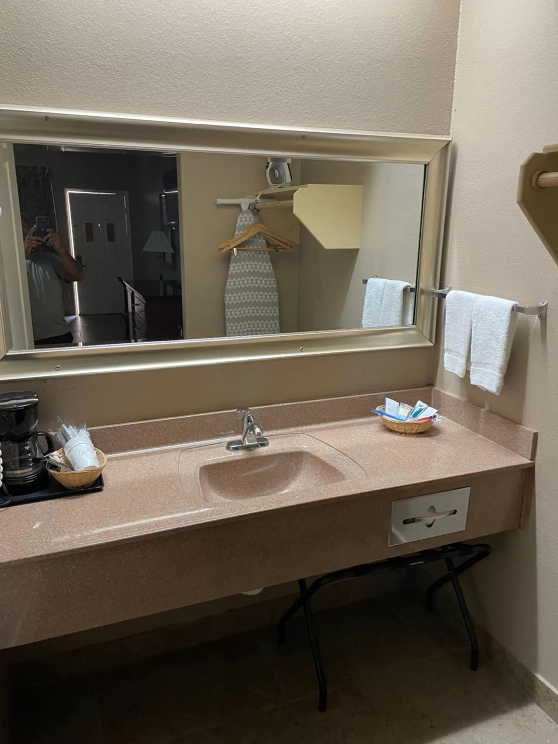 Los Fresnos Inn and Suites