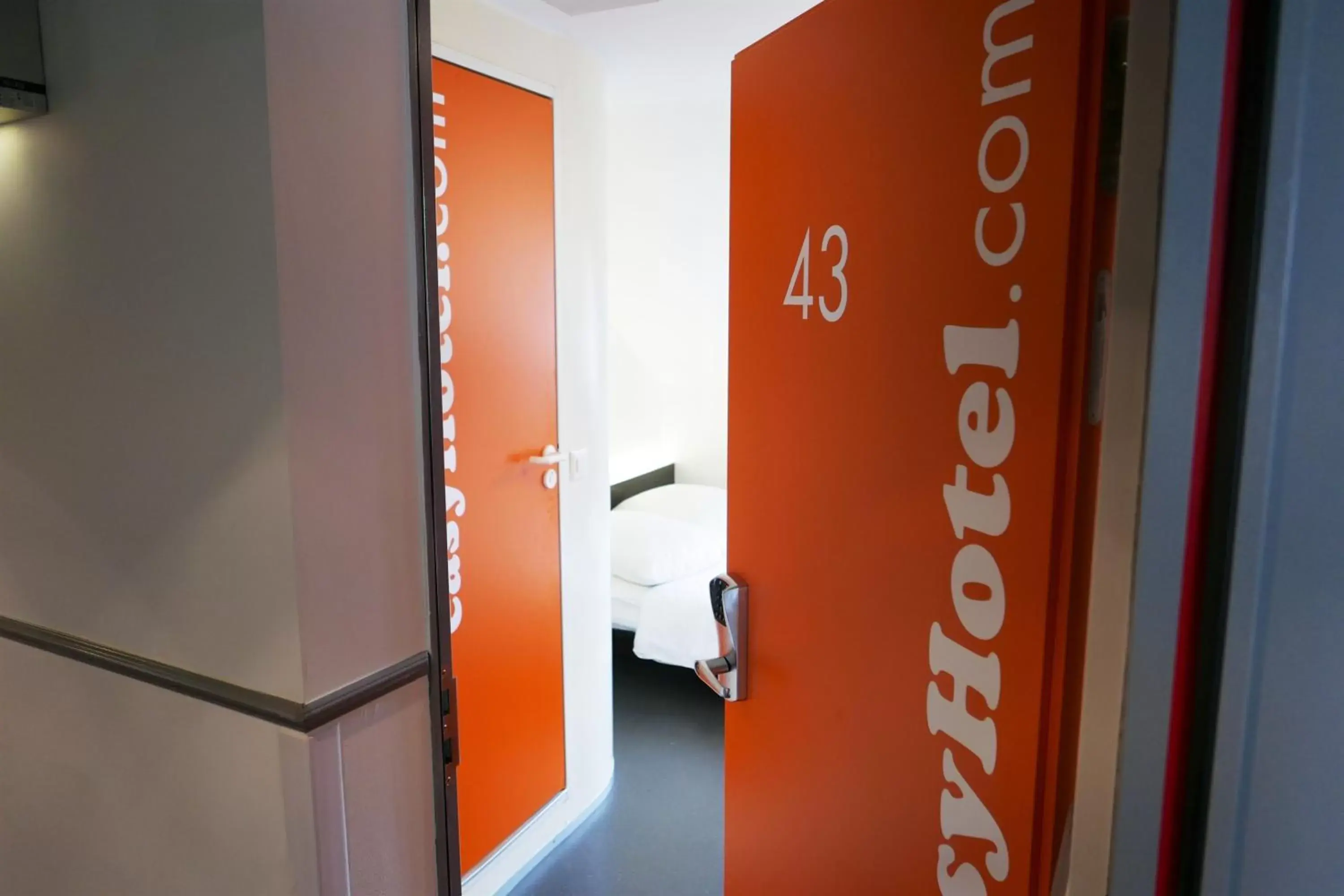 Photo of the whole room in easyHotel Zürich City Centre