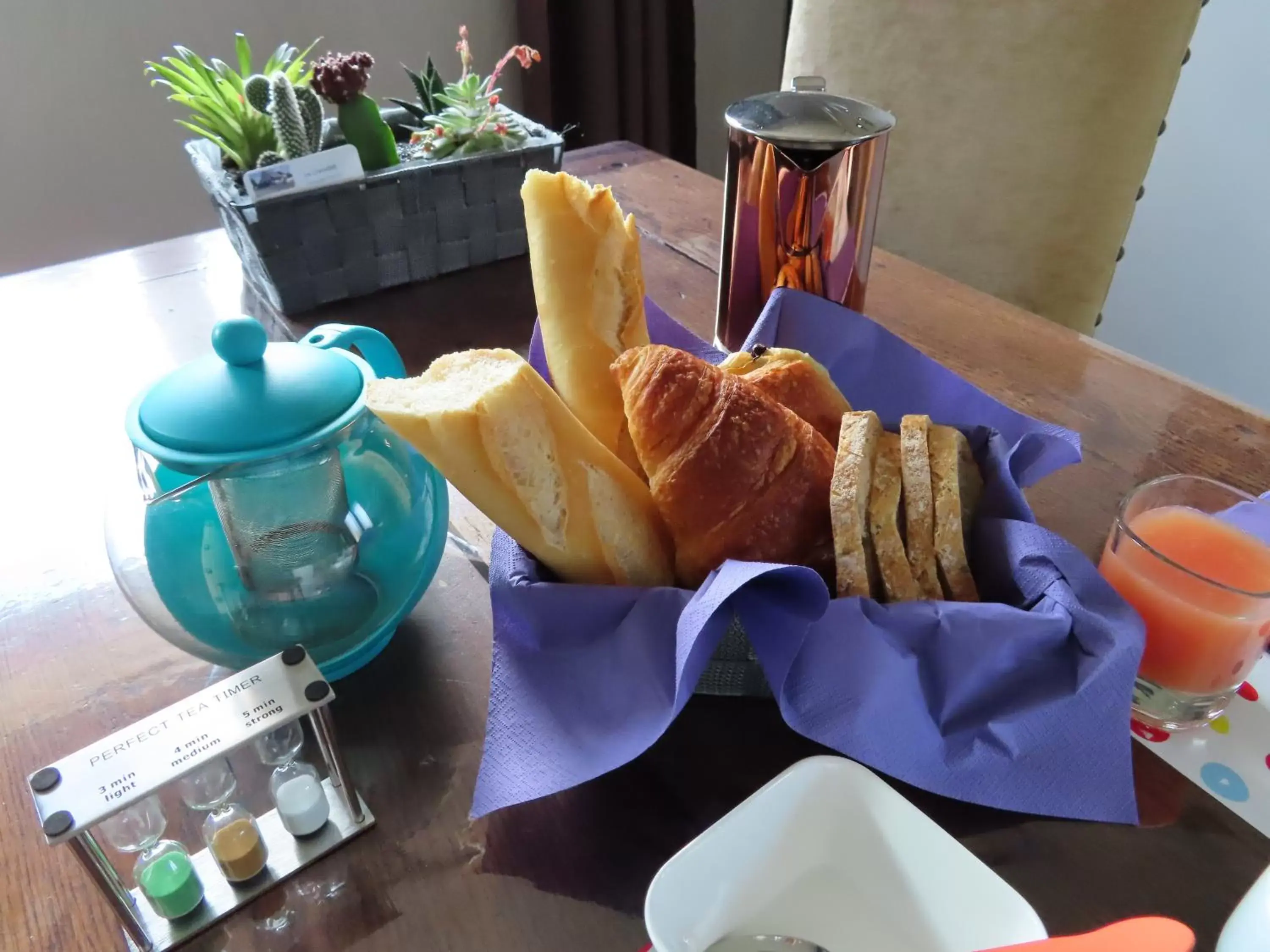 Continental breakfast in La CHAMBRE