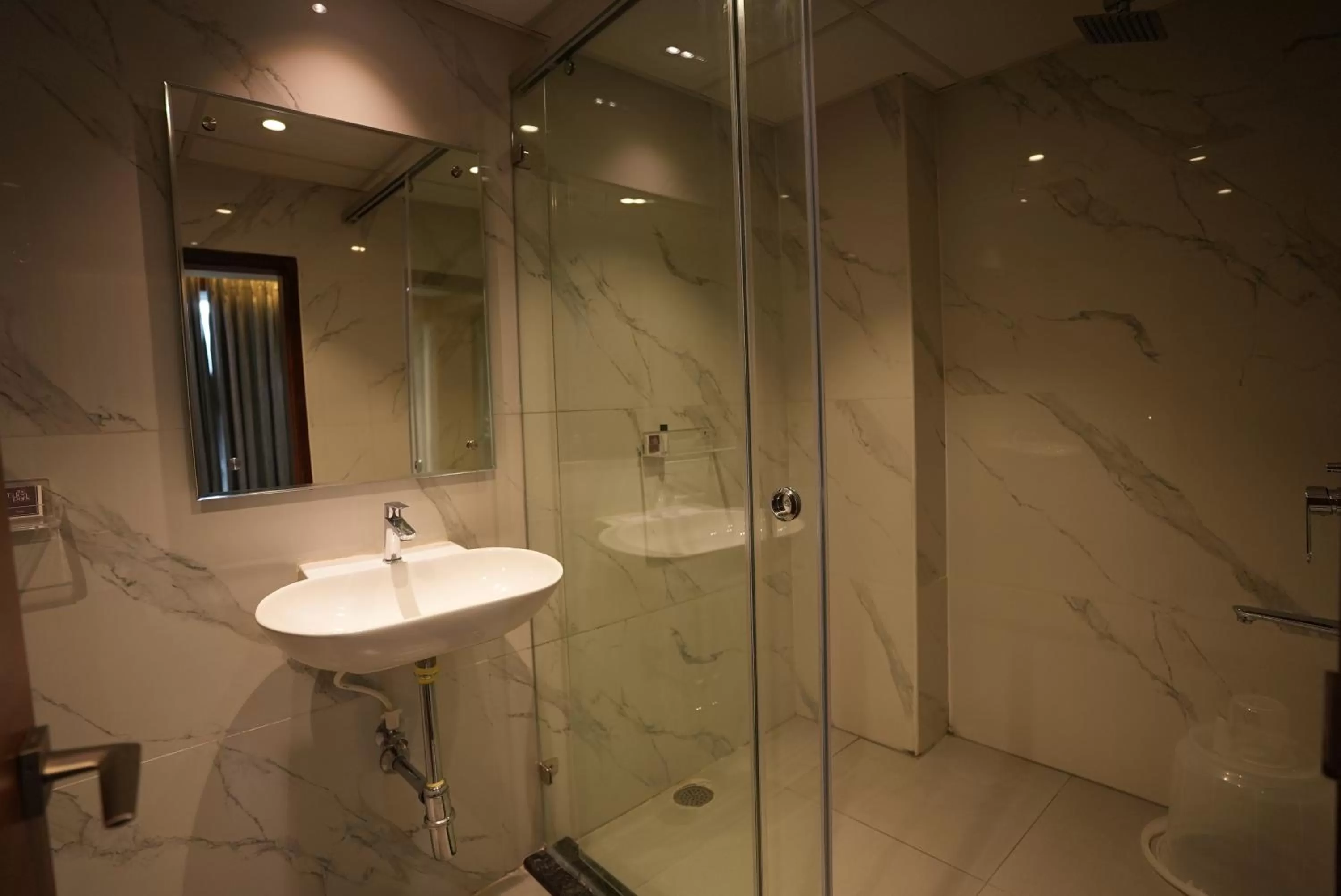 Shower in Eden Park Boutique Hotel