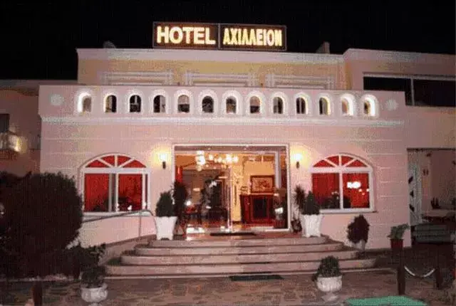 Facade/entrance in Achillion Palace Facade/entrance in Achillion Palace