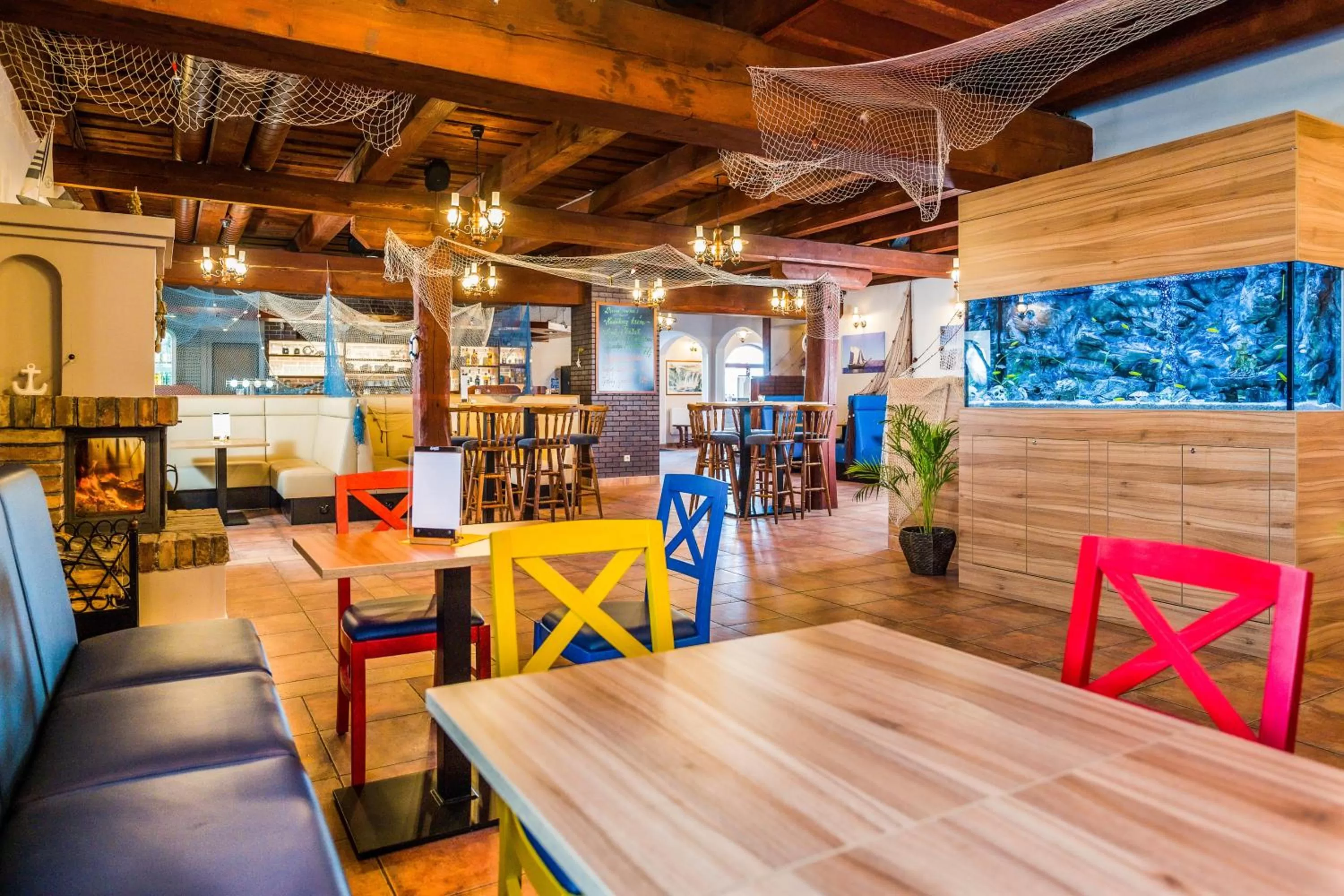 Restaurant/places to eat in La Port