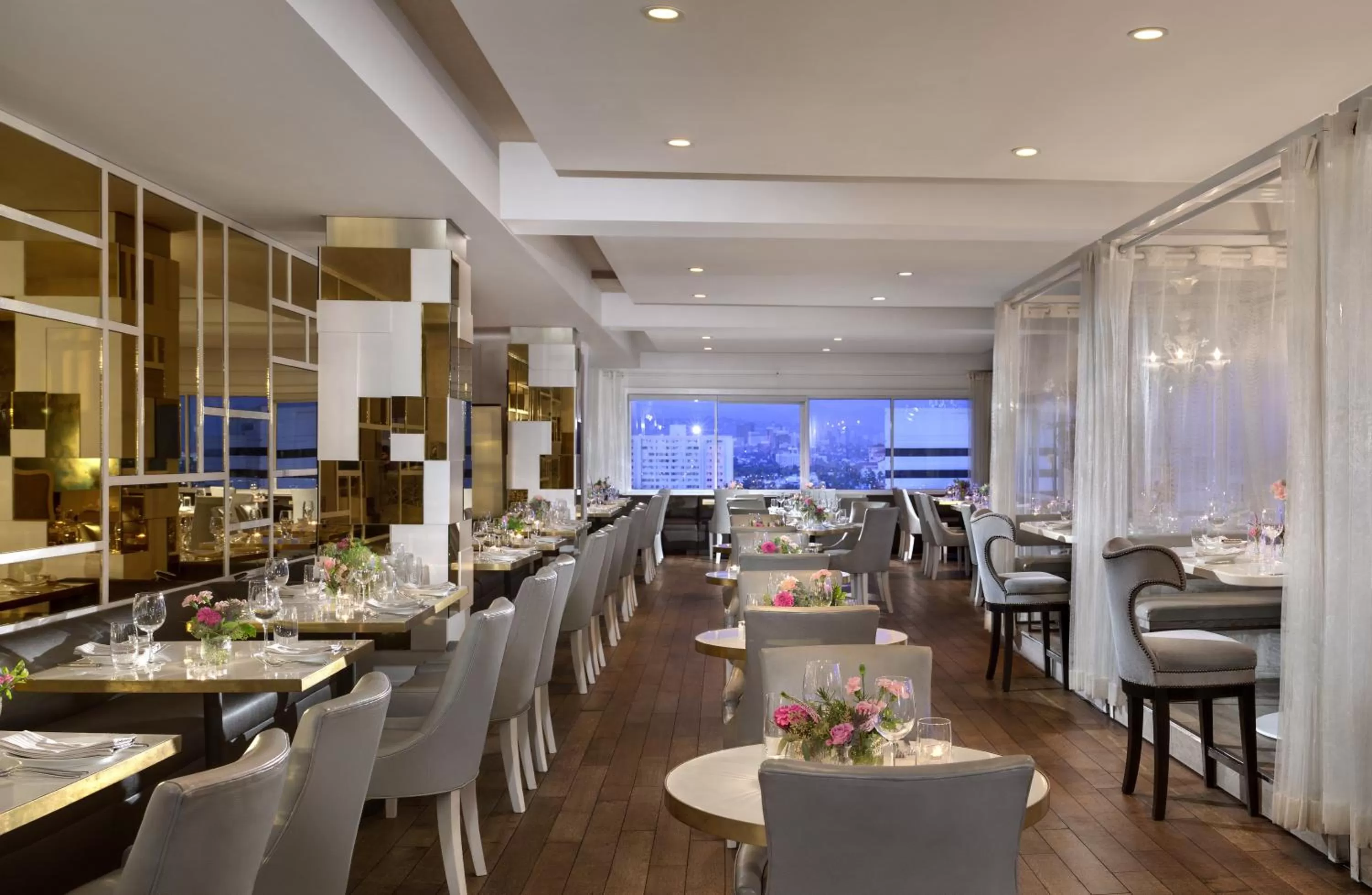 Restaurant/places to eat in Huntley Santa Monica Beach