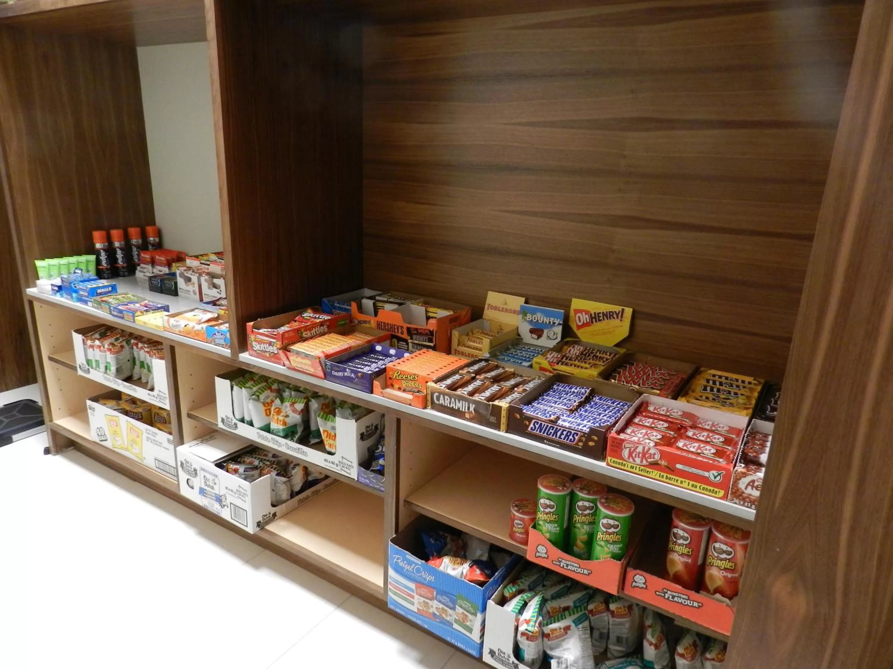 On-site shops in Radisson Hotel & Conference Centre Calgary Airport