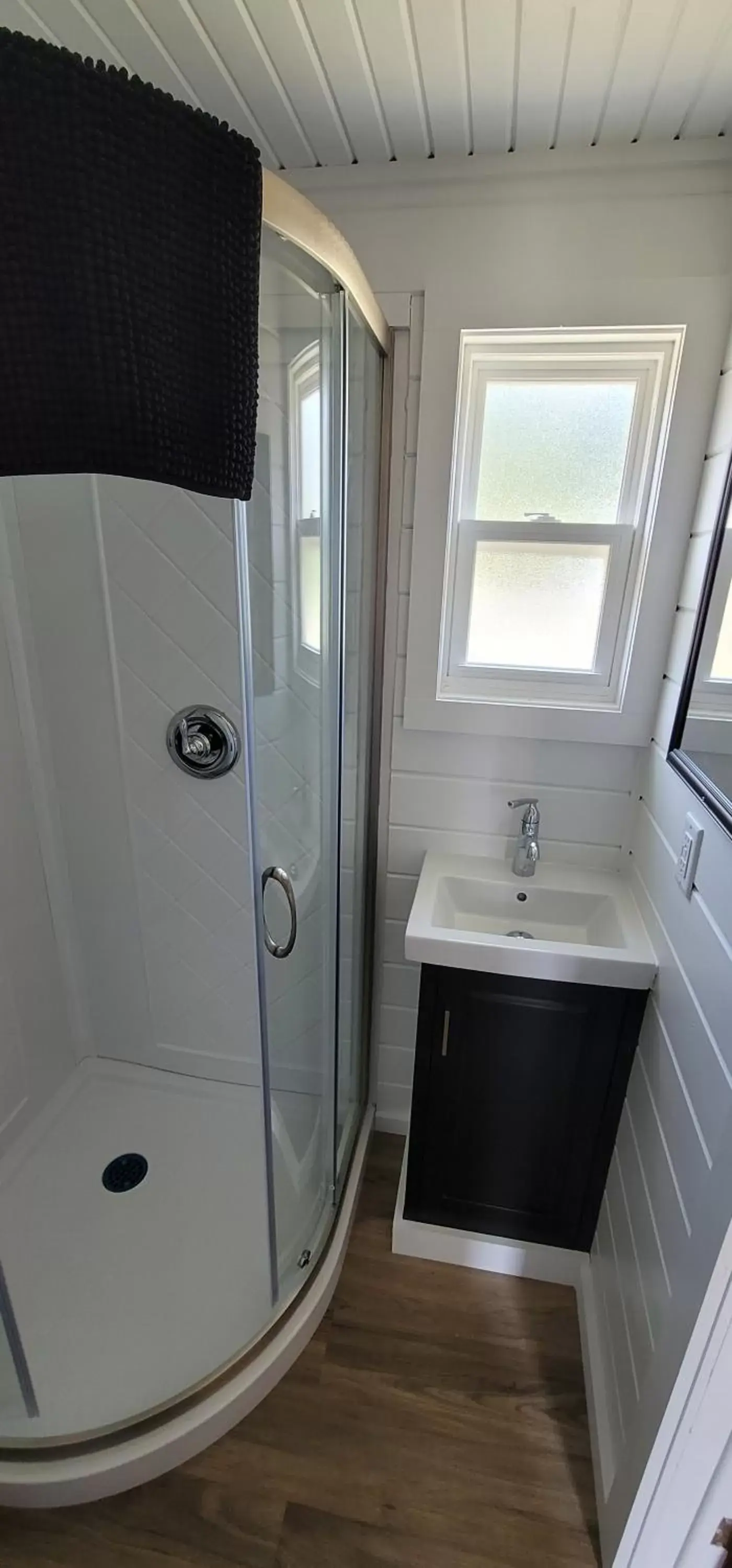 Bathroom in Parkway Cottage Resort and Trading Post