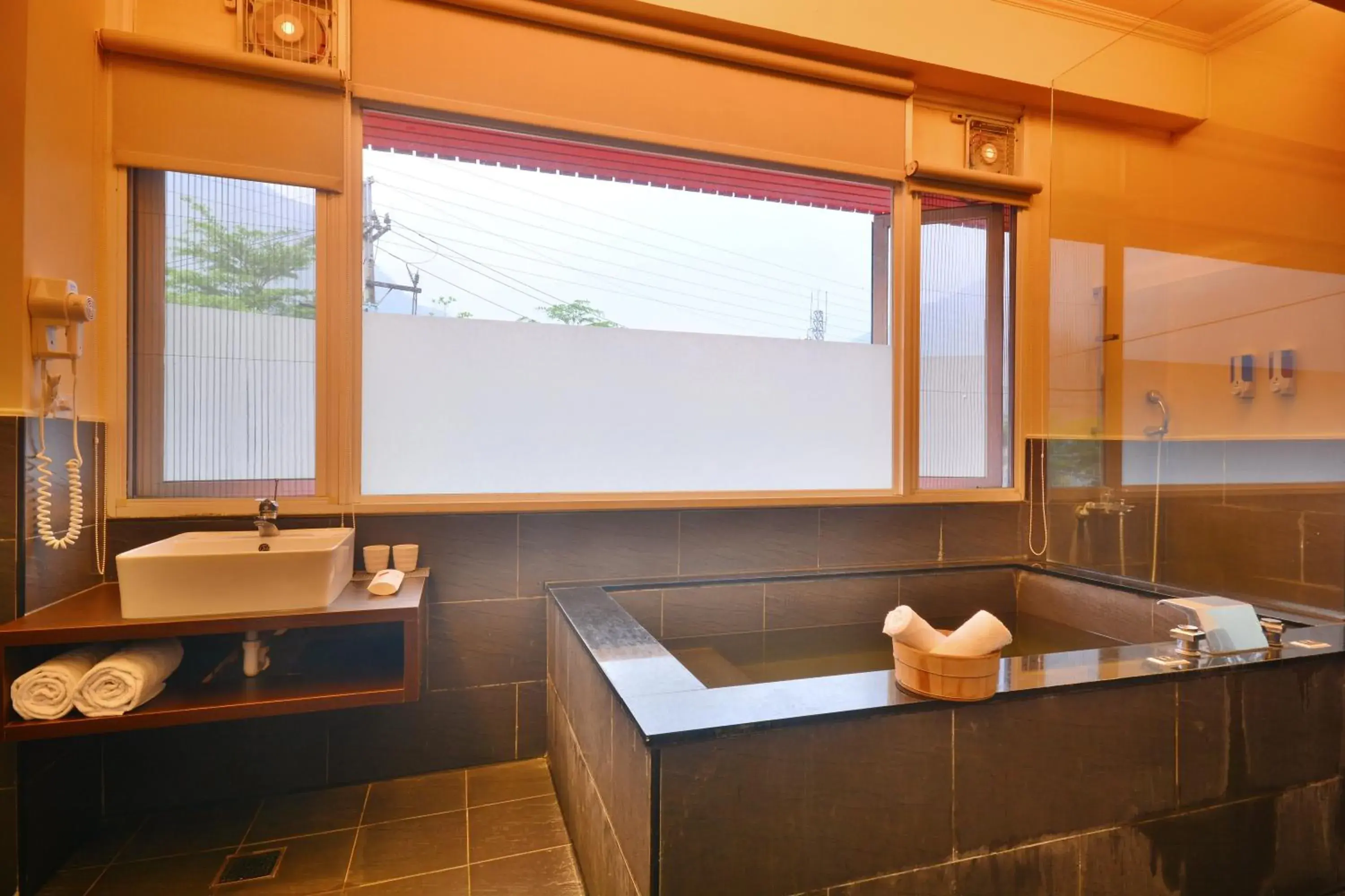 Hot Spring Bath, Bathroom in Courier Station