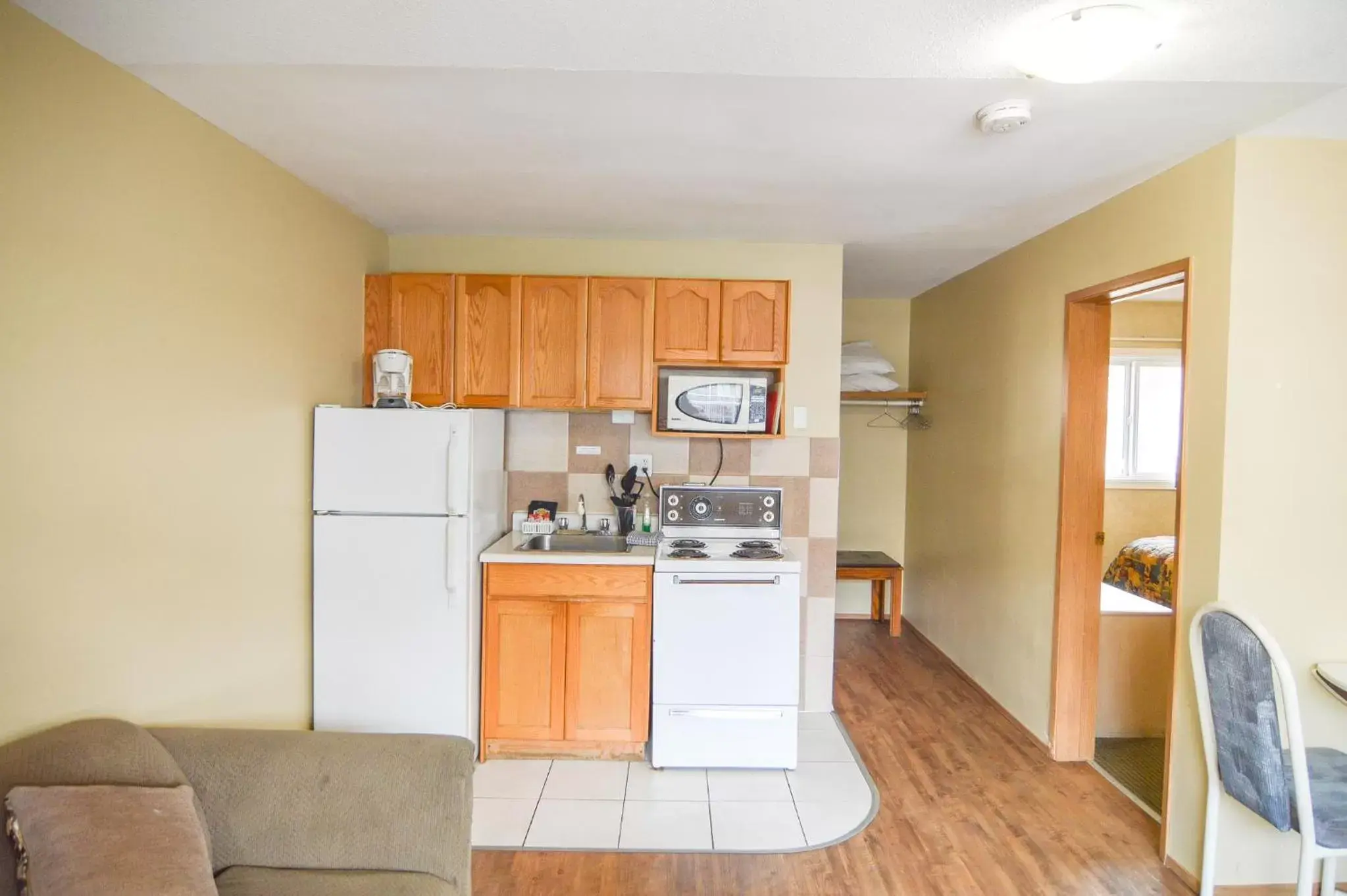 Kitchen or kitchenette, Kitchen/Kitchenette in Shoreline Resort Condominiums