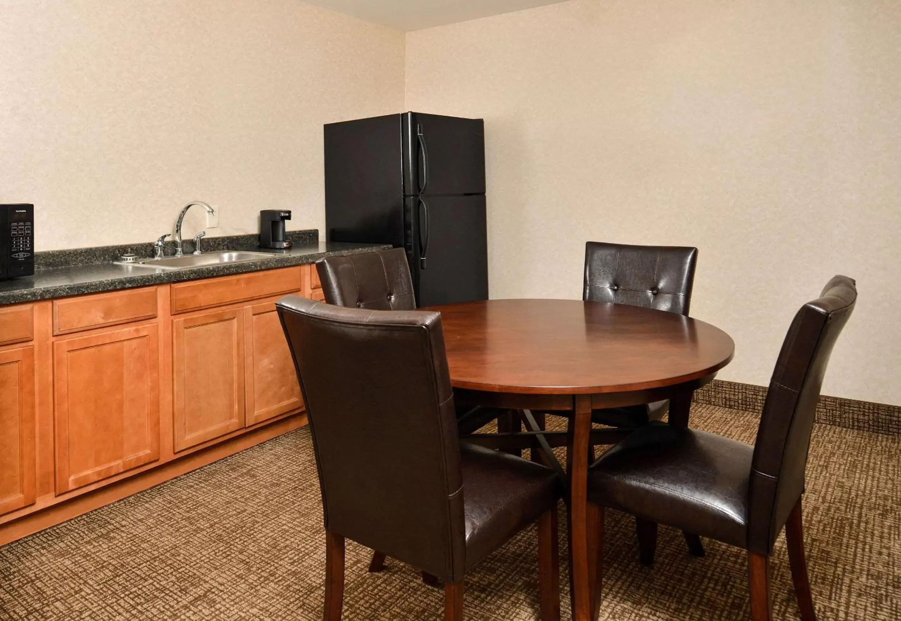 Photo of the whole room, Dining Area in Comfort Inn & Suites DeForest