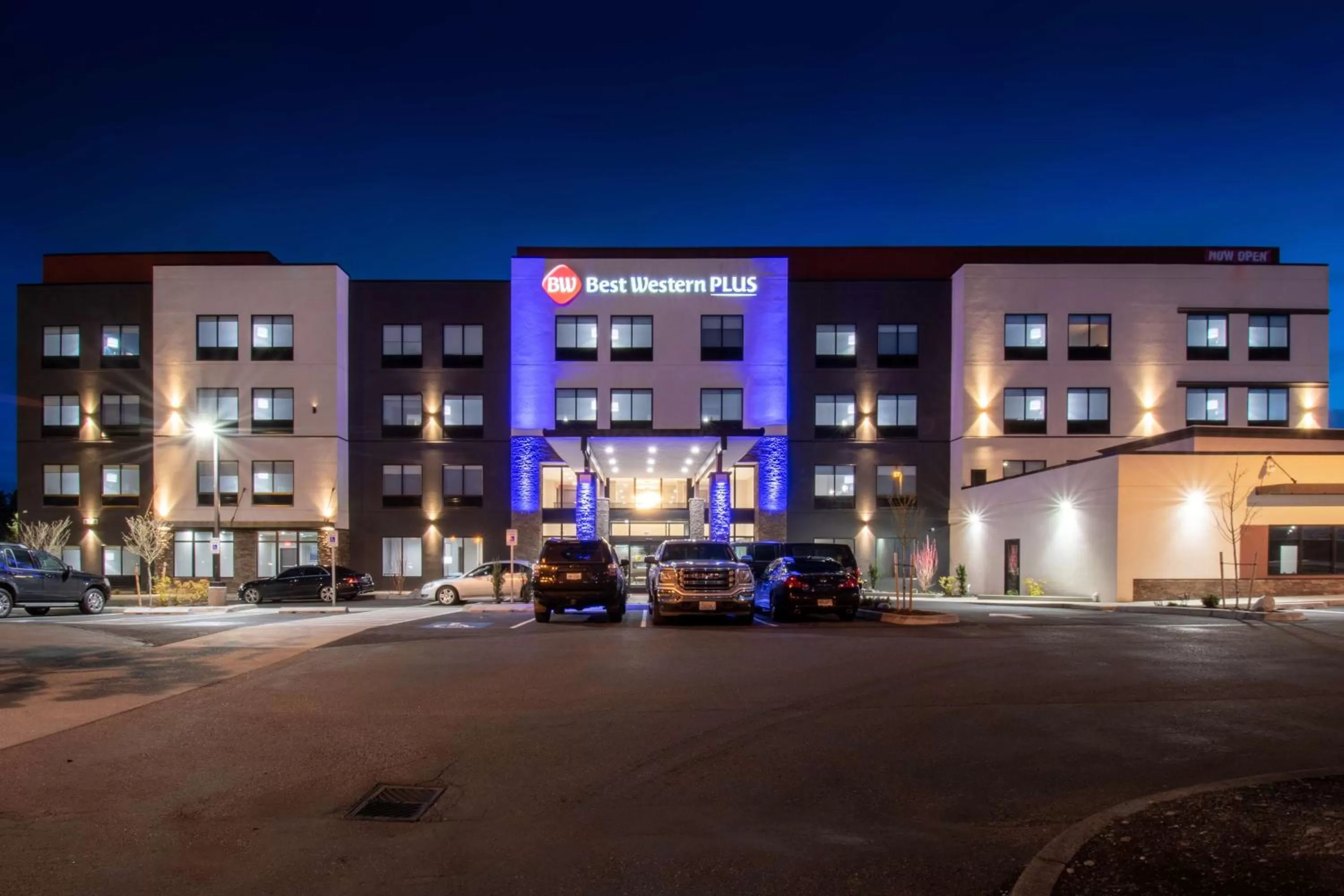Property building in Best Western Plus Tacoma Hotel