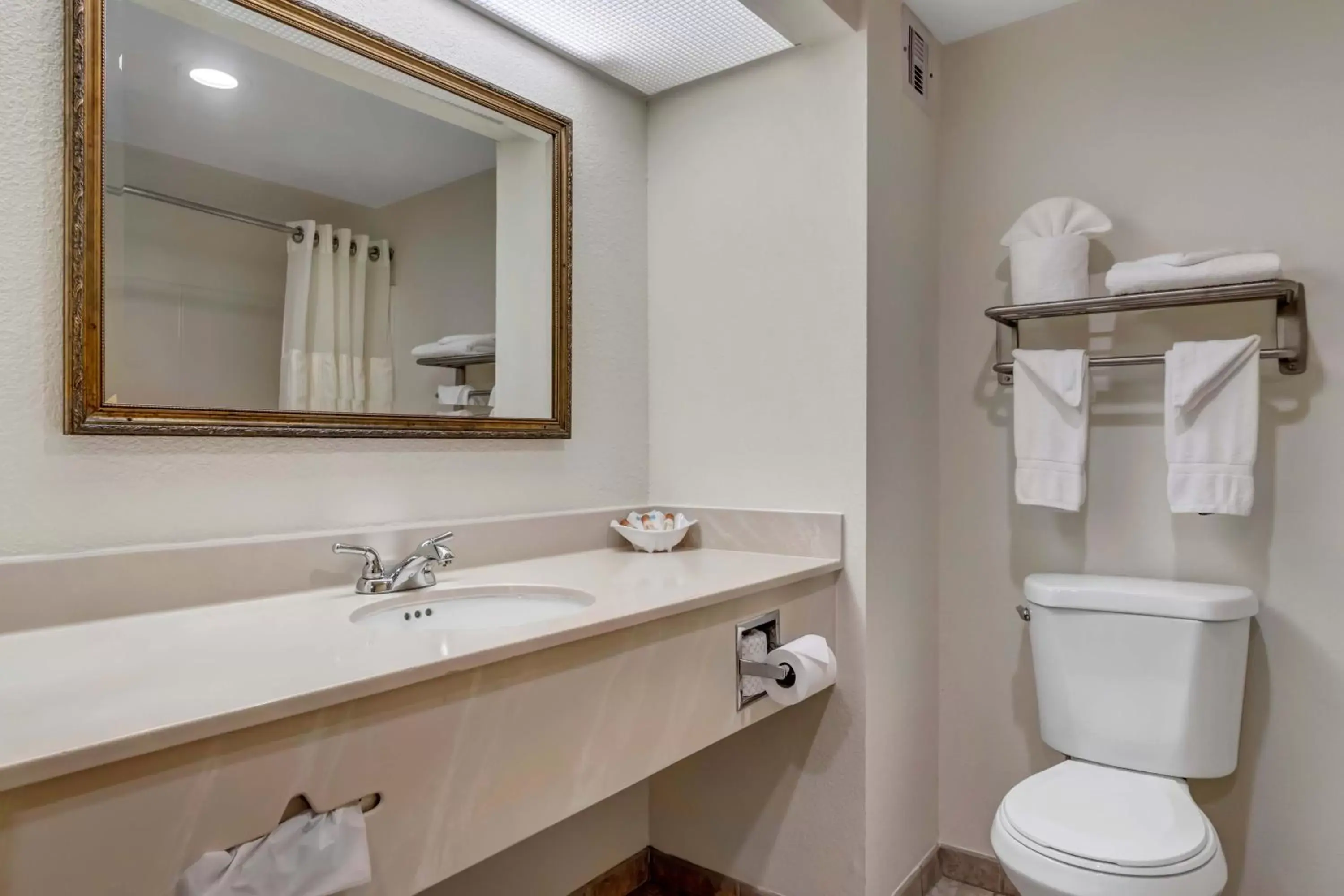 Bathroom in Hutchinson Island Plaza Hotel & Suites