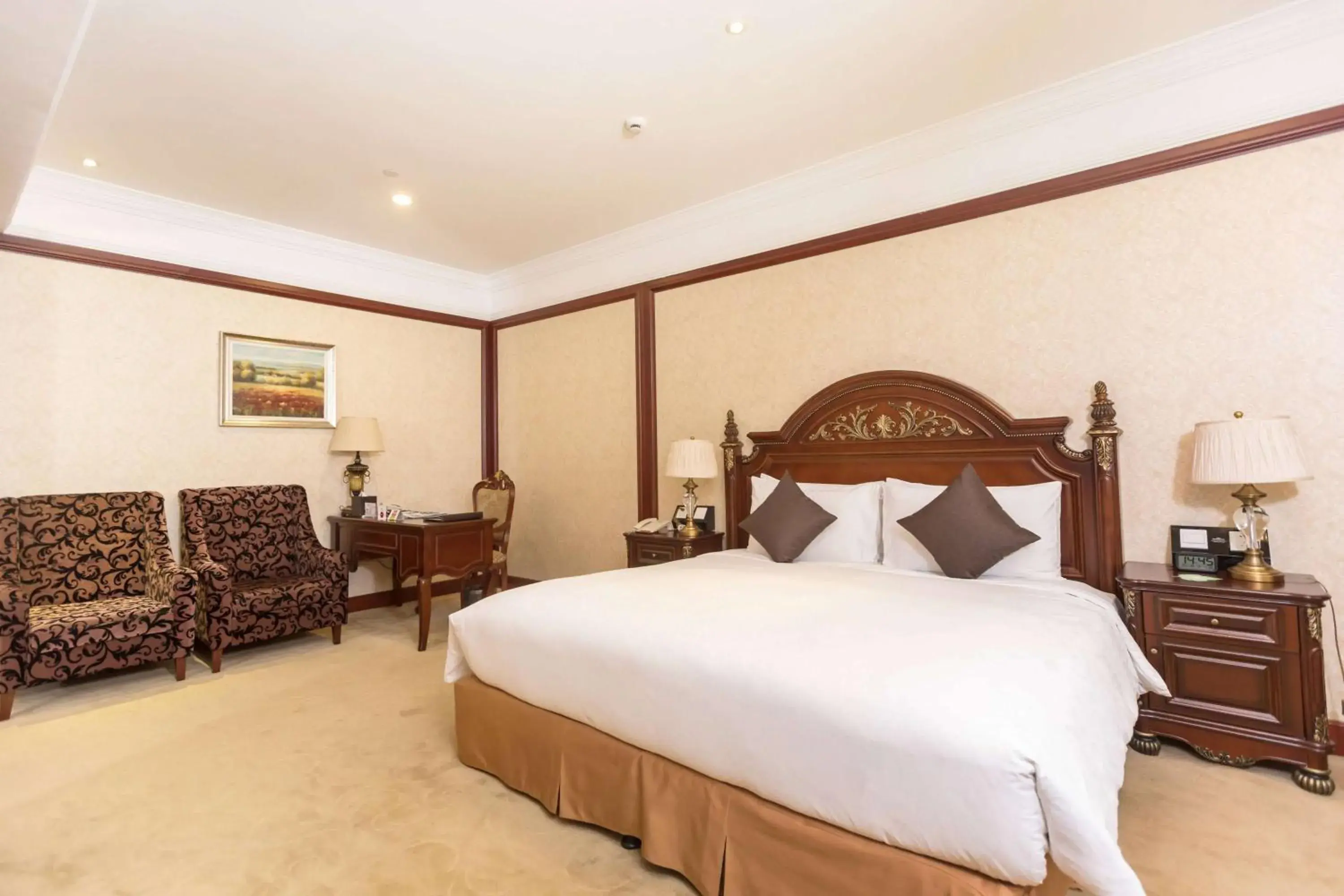 Photo of the whole room, Bed in Wyndham Shanghai Hongqiao