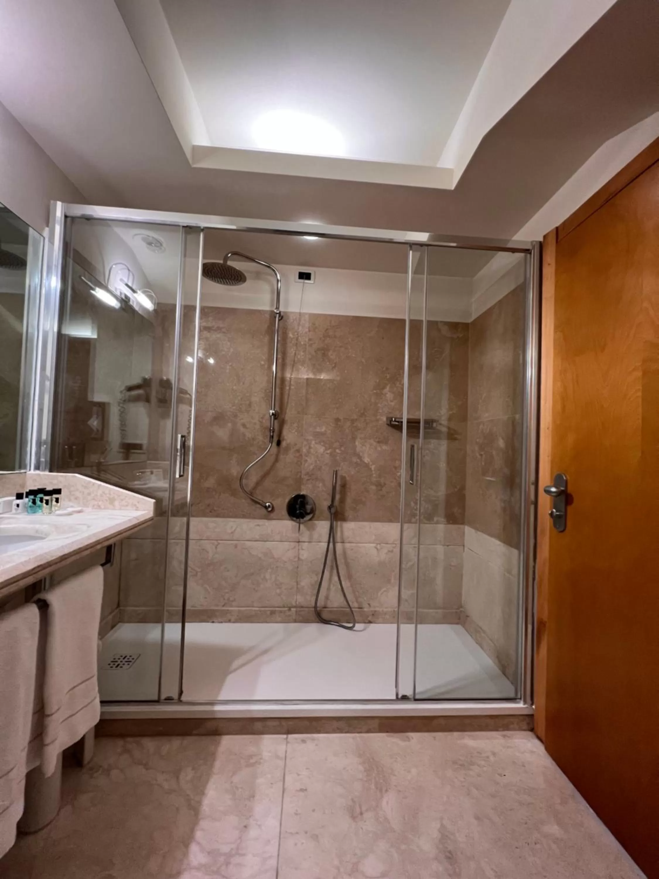 Shower in Ruzzini Palace Hotel