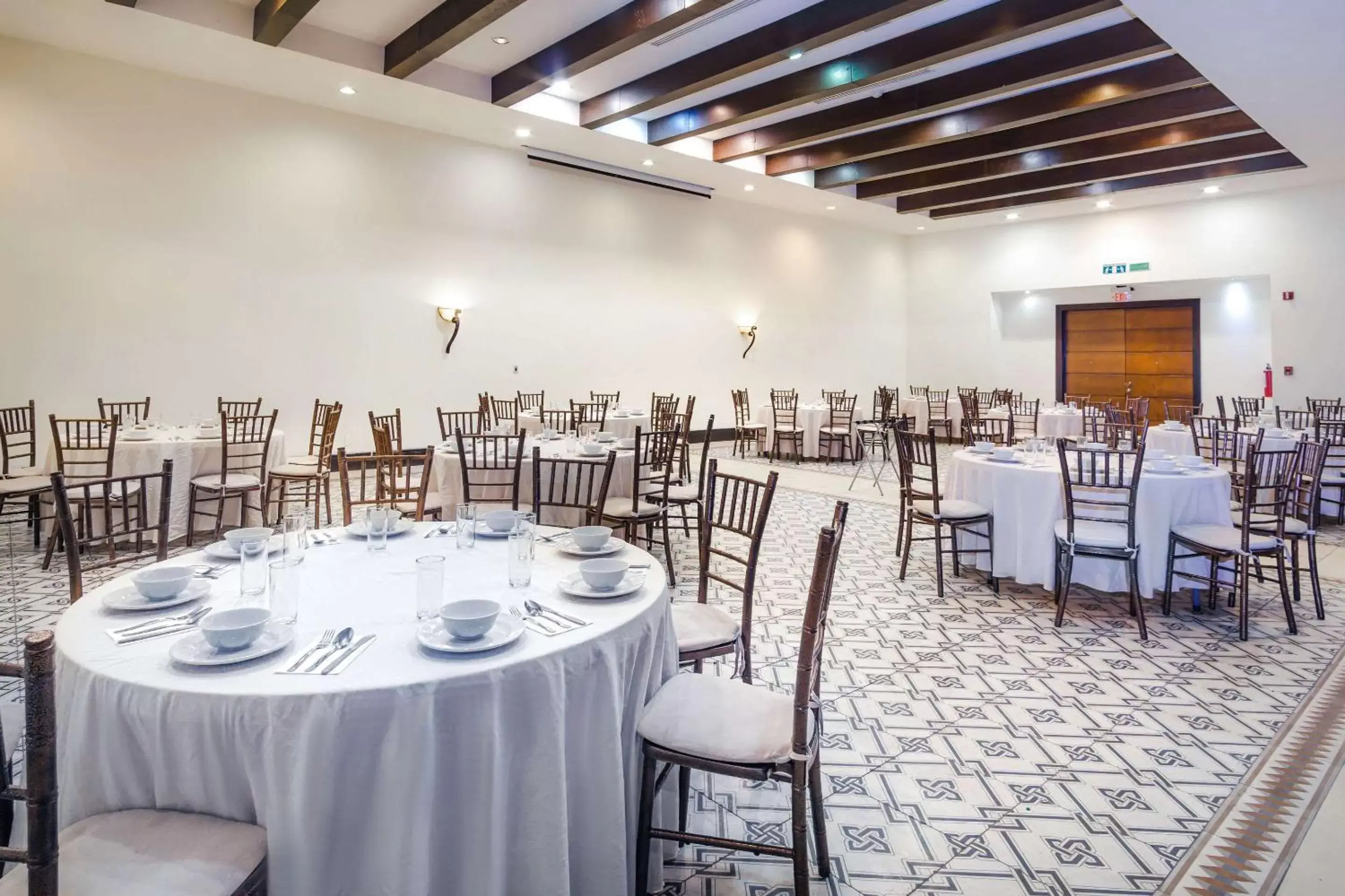 On site, Restaurant/Places to Eat in Quality Inn & Suites Saltillo Eurotel