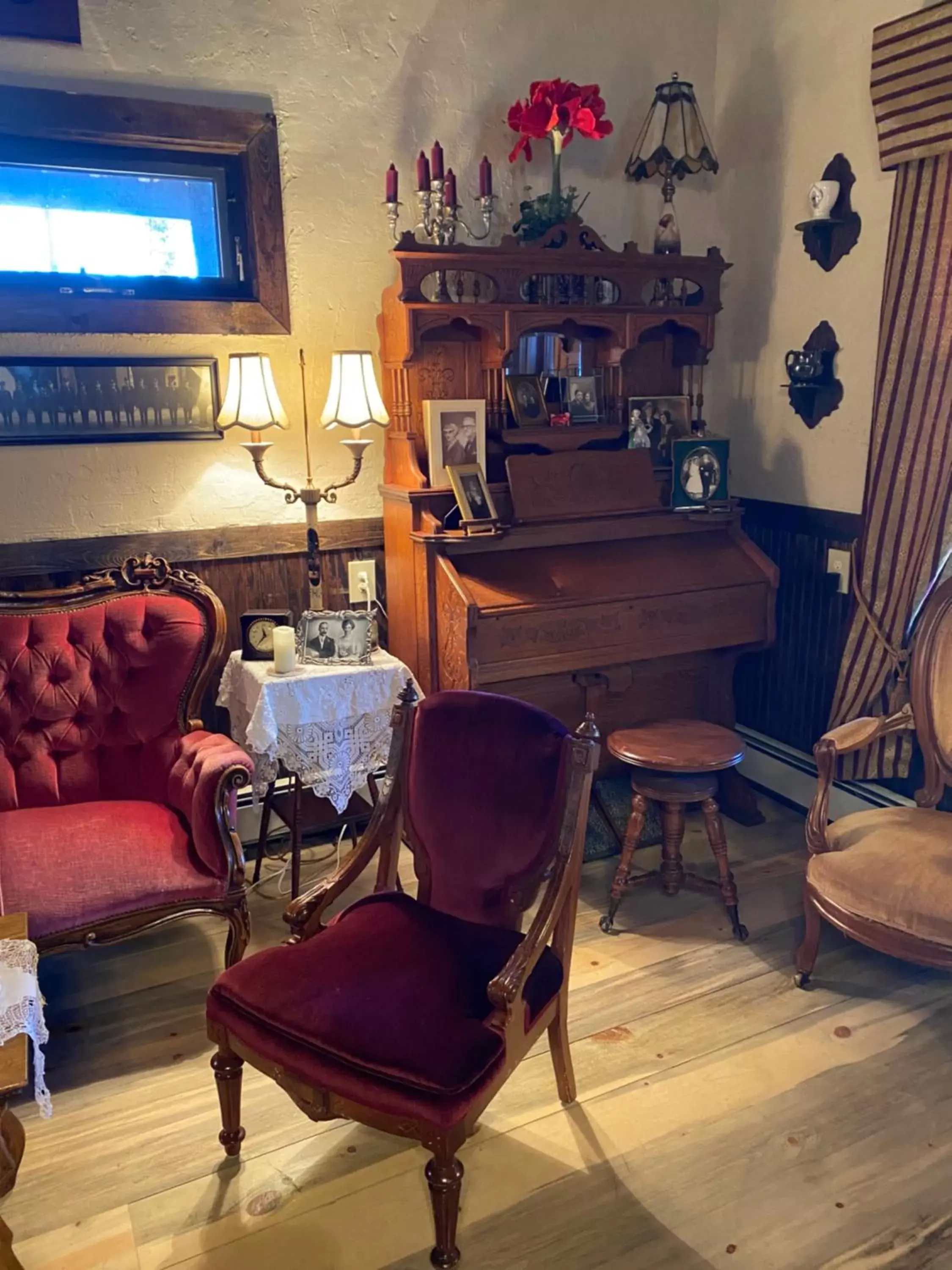 Lobby or reception, Seating Area in Inn of Glen Haven