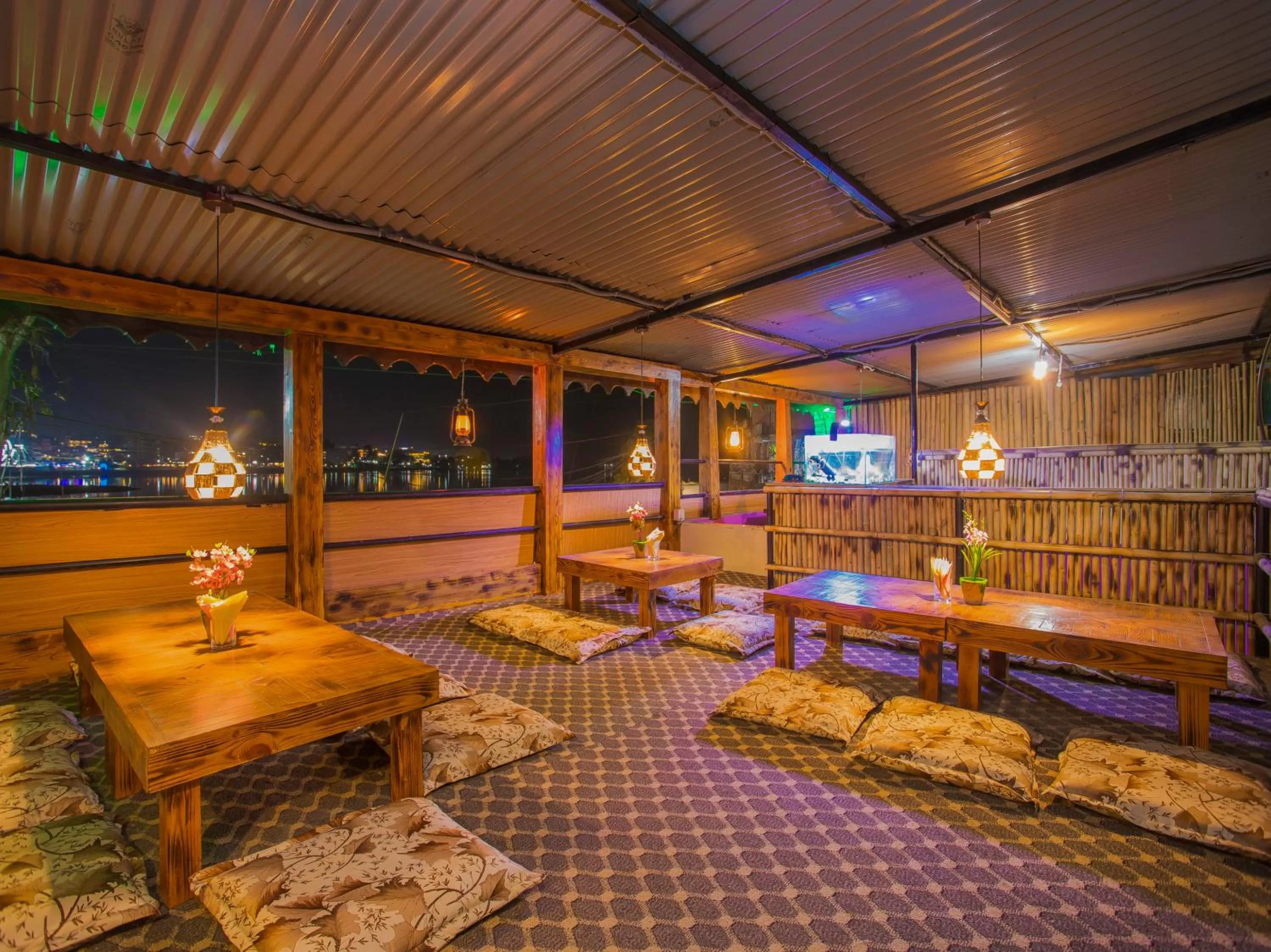 Lounge or bar in Hotel Fewa Corner & Restro