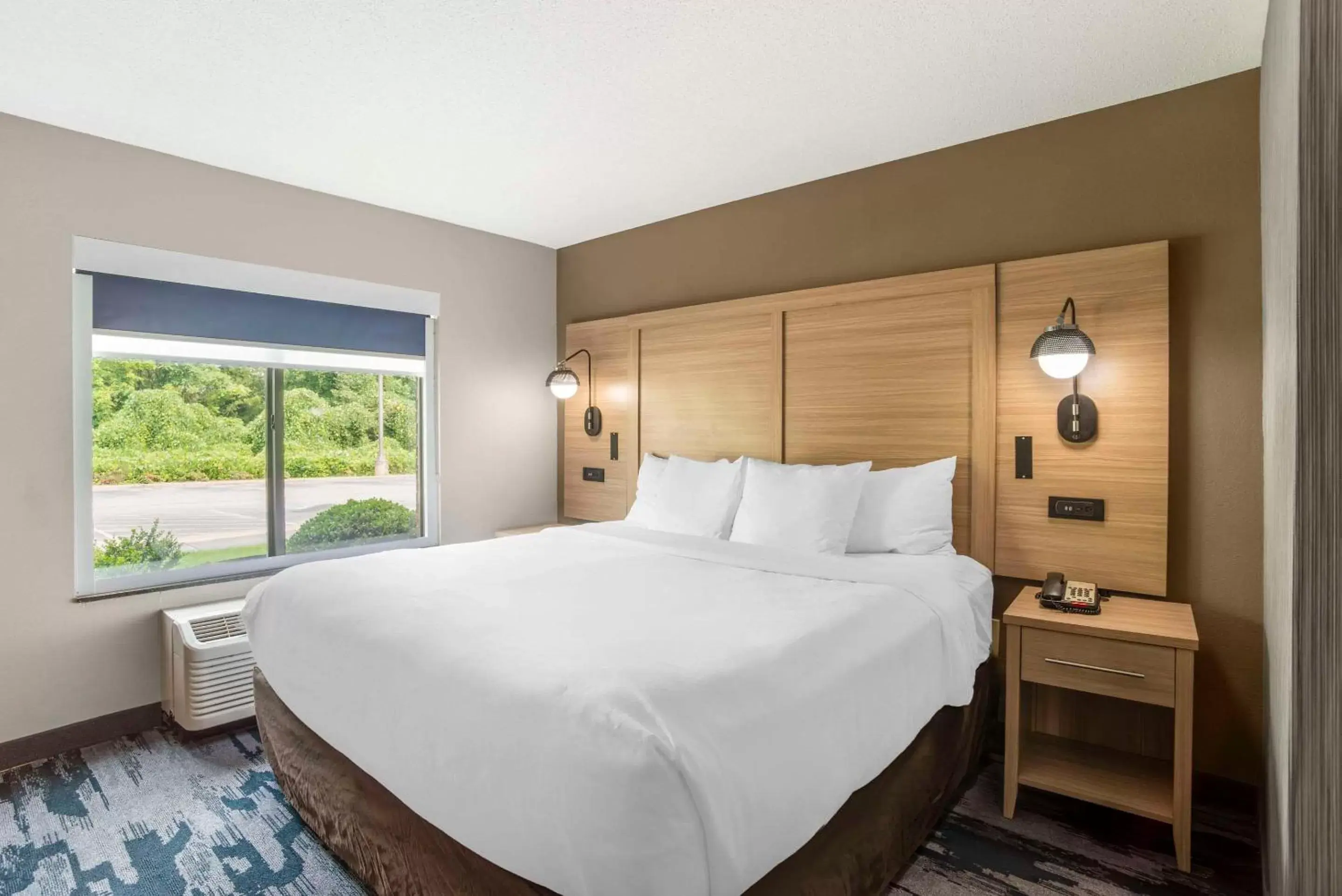 Bedroom, Bed in Comfort Suites At WestGate Mall