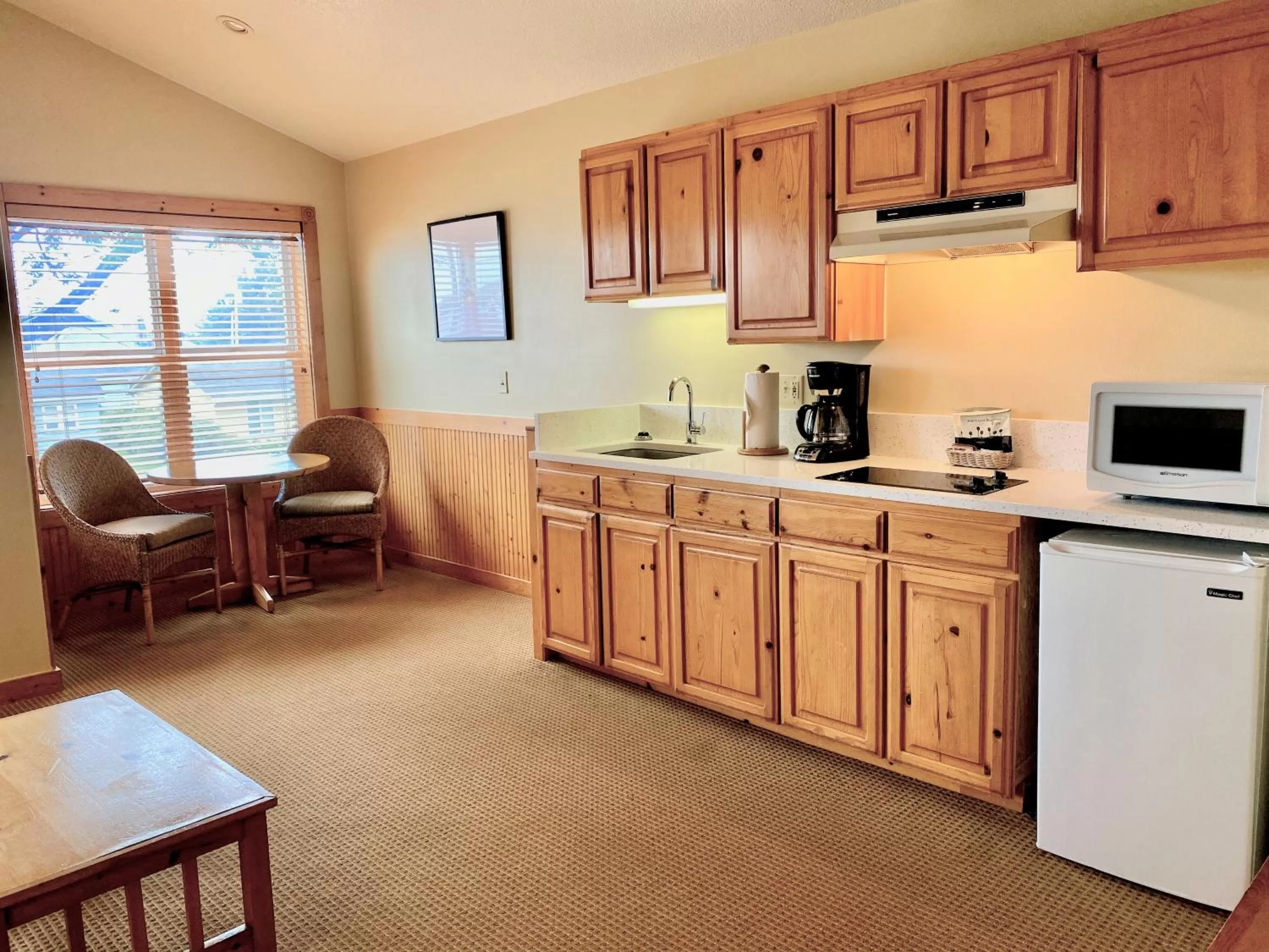 Kitchen or kitchenette in Lighthouse Inn