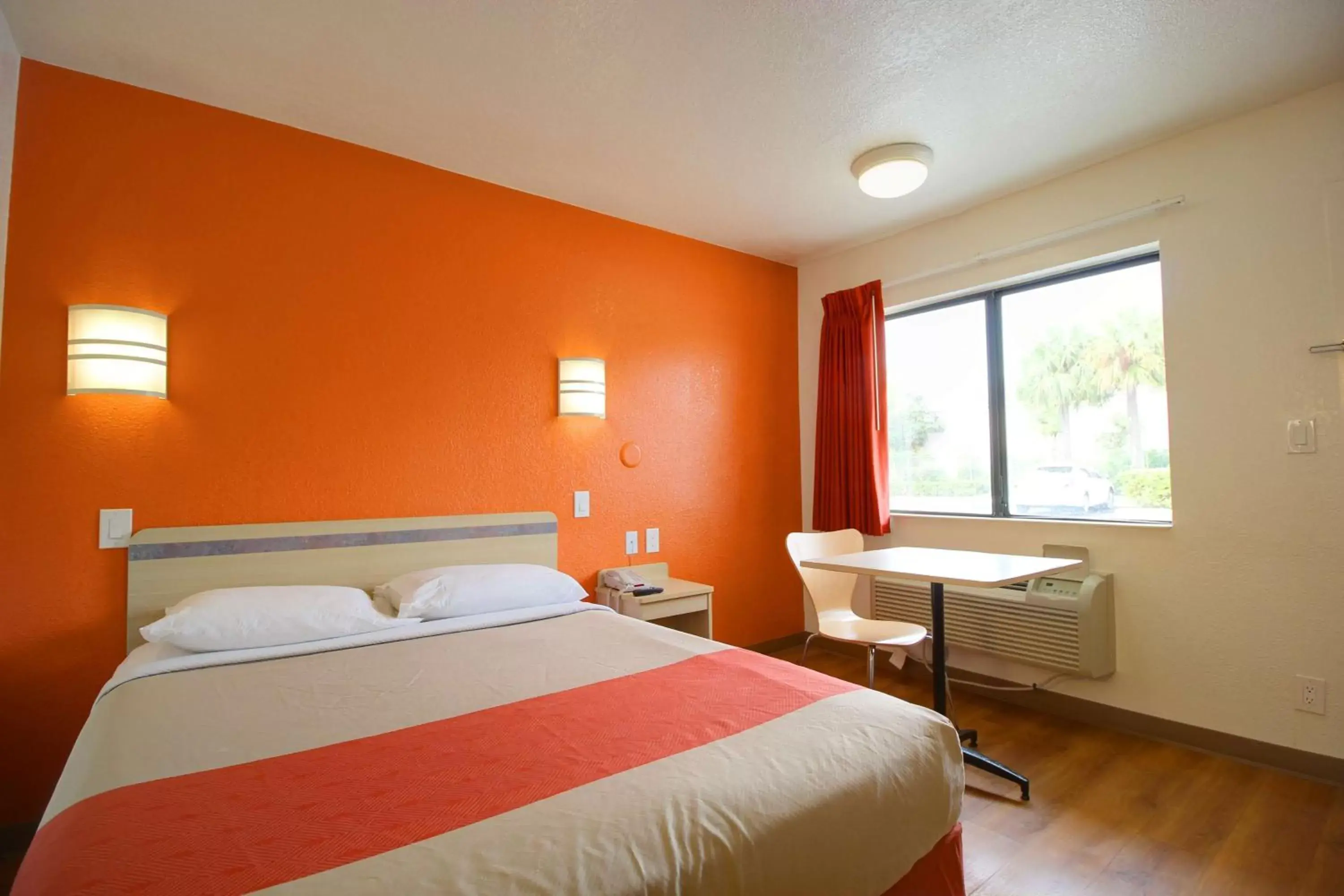Bedroom, Room Photo in Motel 6-Lantana, FL