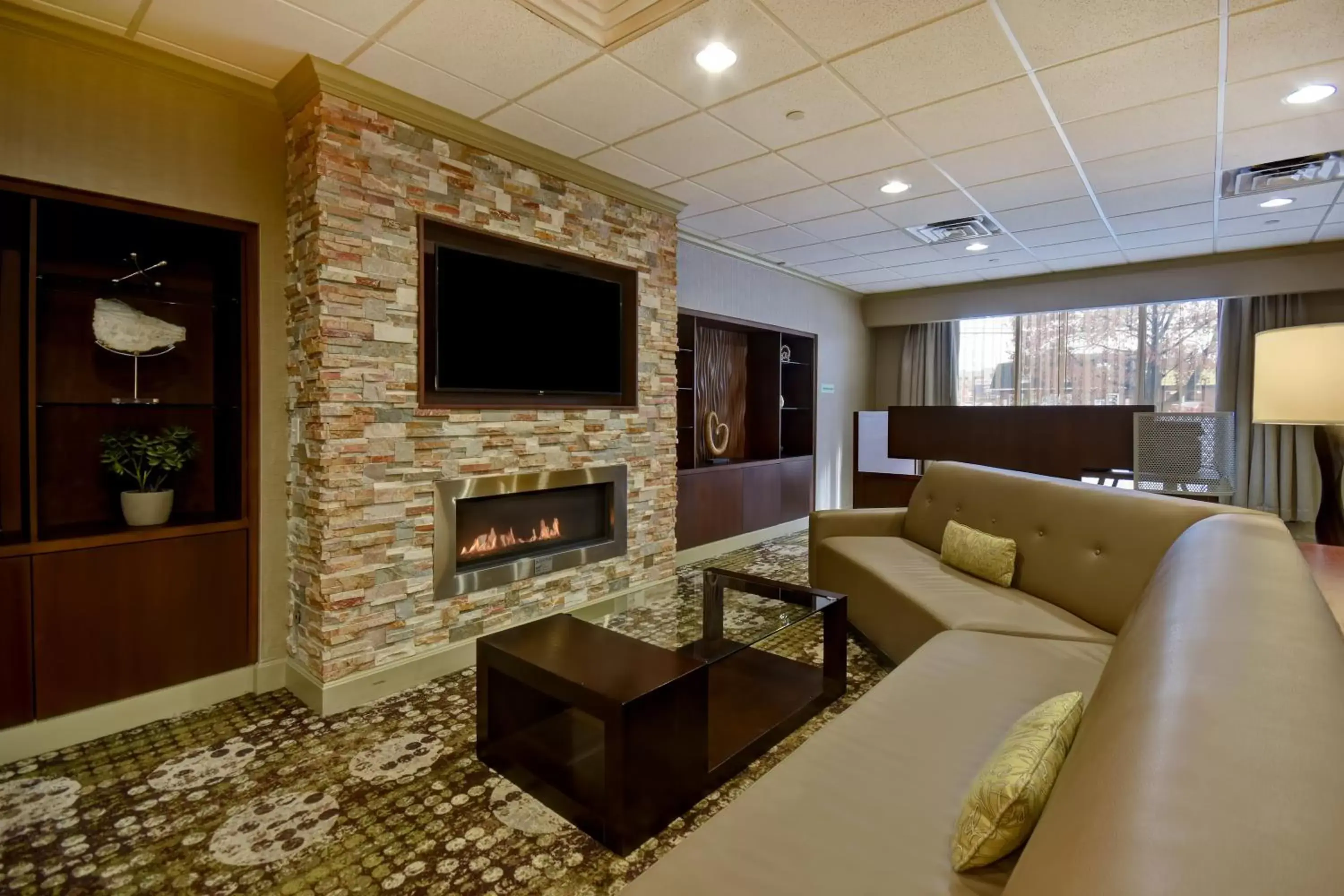 Property building, Seating Area in Holiday Inn Cincinnati-Riverfront, an IHG Hotel