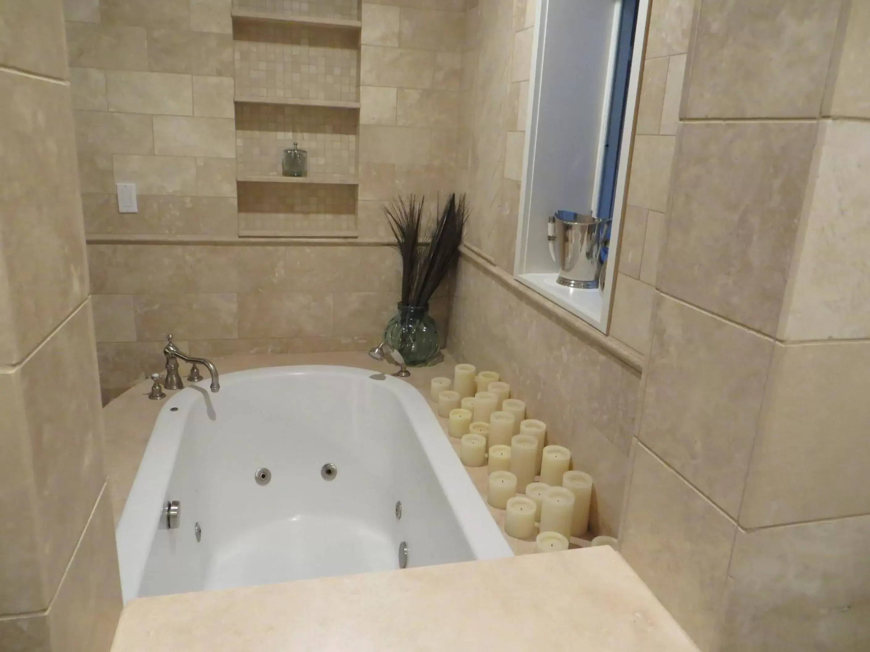 Hot Tub, Bathroom in Villa D' Citta