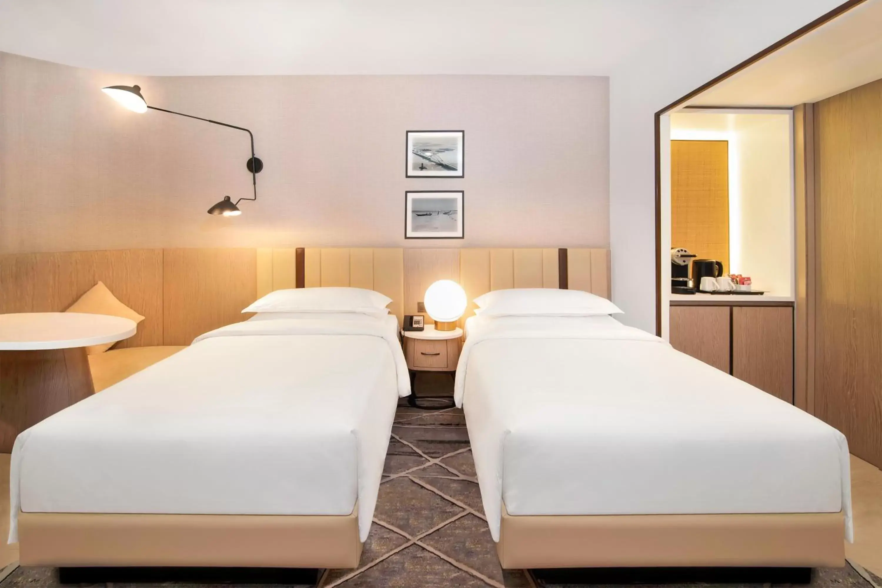Bedroom, Bed in Sheraton Abu Dhabi Hotel & Resort