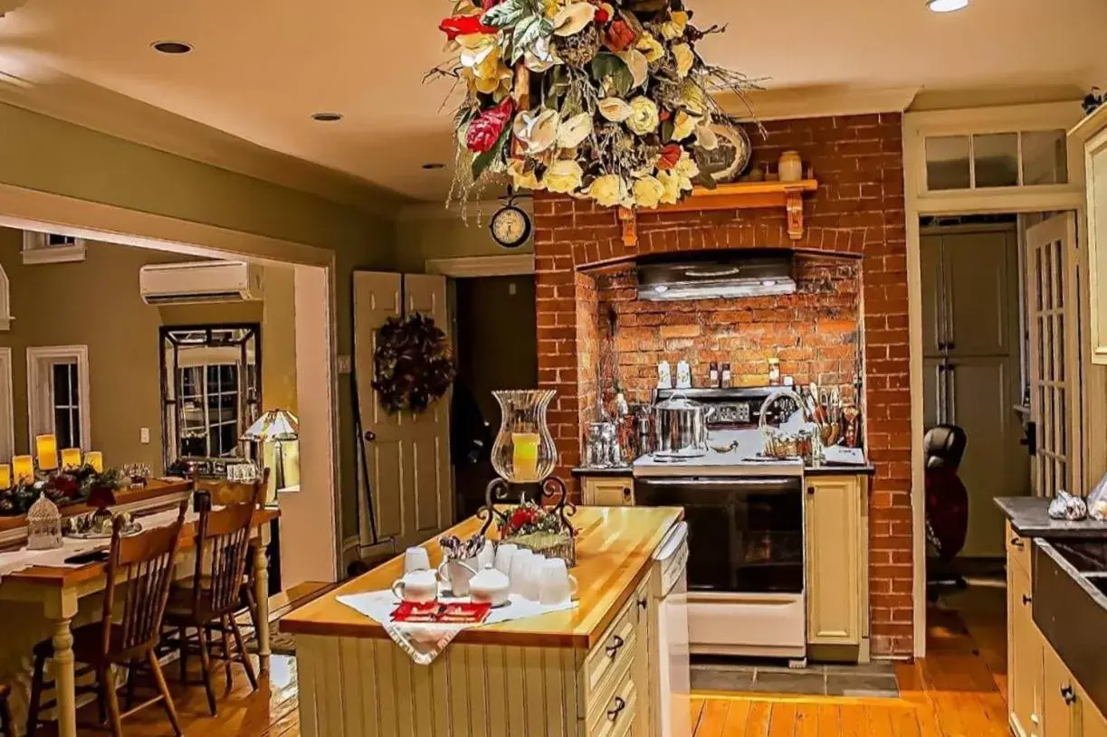 Restaurant/Places to Eat in Briarwood Bed & Breakfast