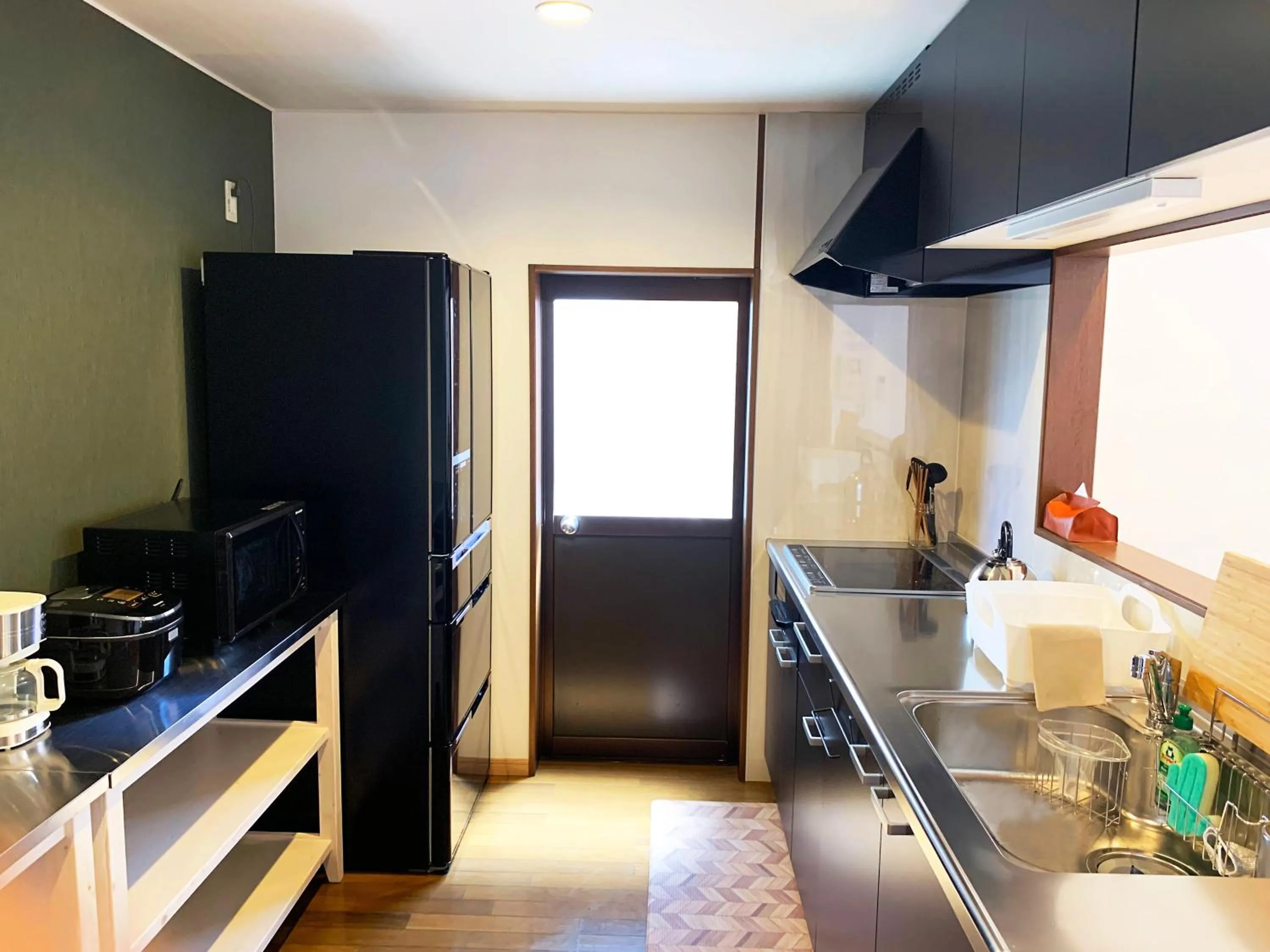 Communal kitchen in Cactus Inn