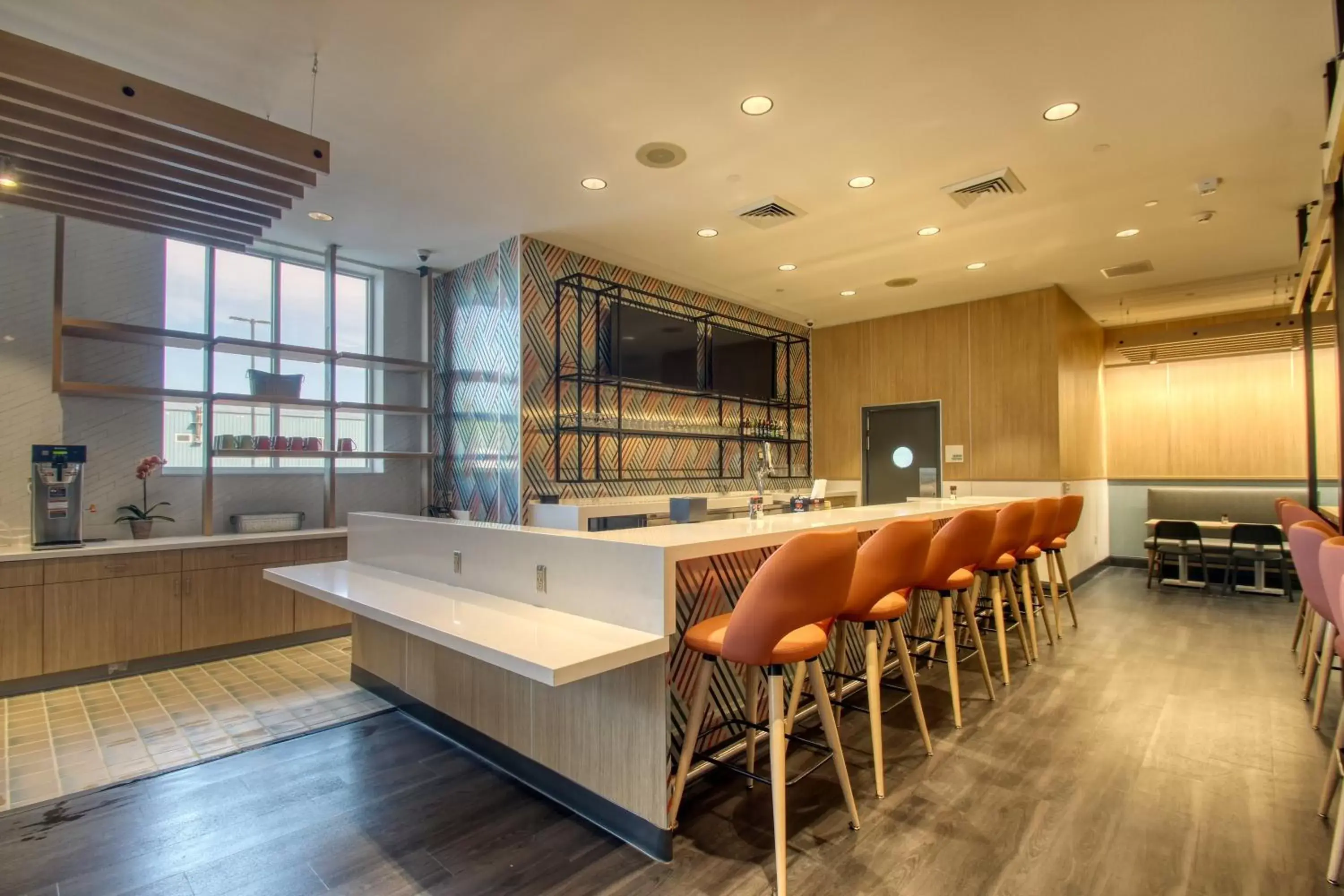 Lounge or bar in Holiday Inn - Appleton by IHG Lounge or bar in Holiday Inn - Appleton by IHG