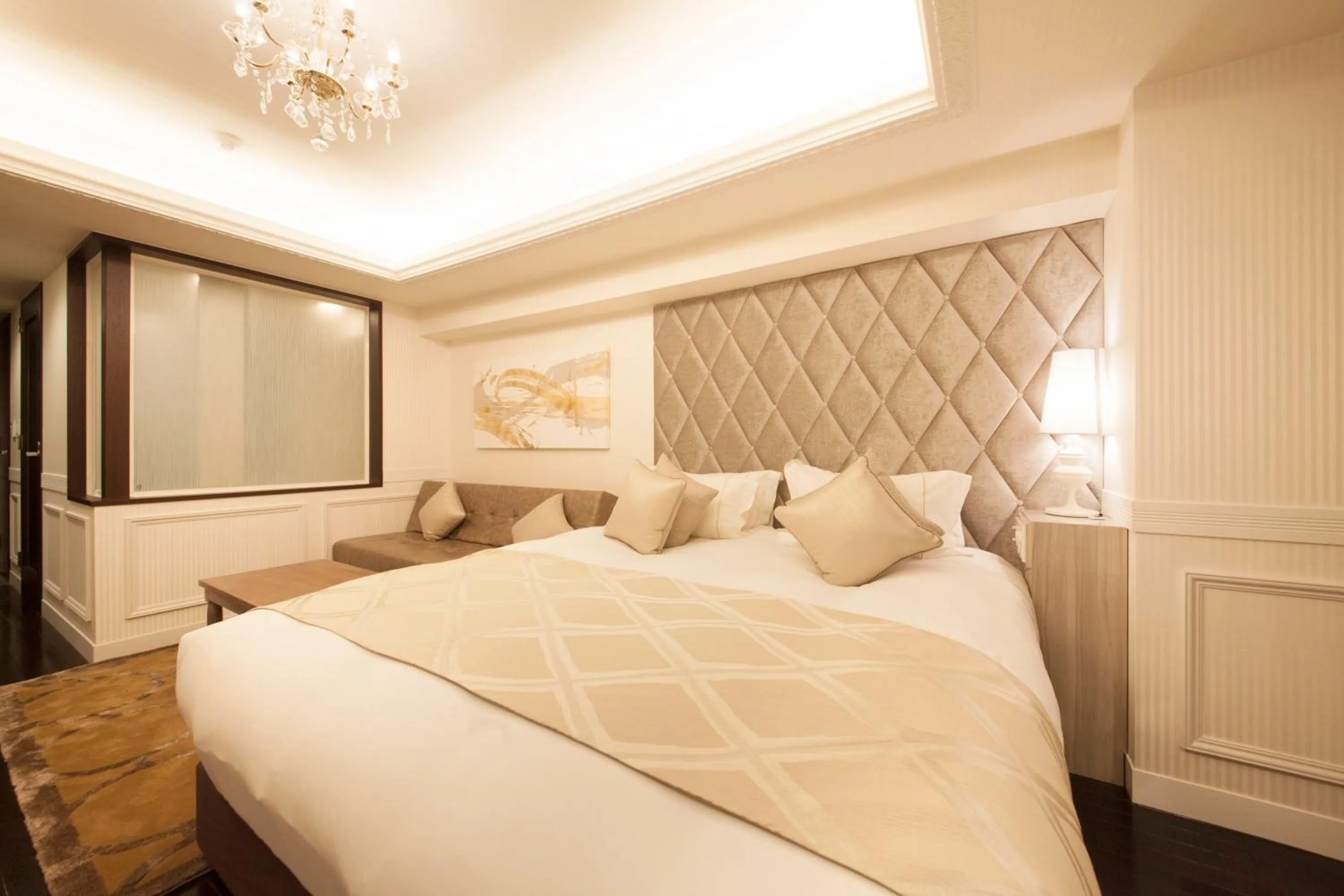 Photo of the whole room, Bed in The Centurion Classic Akasaka