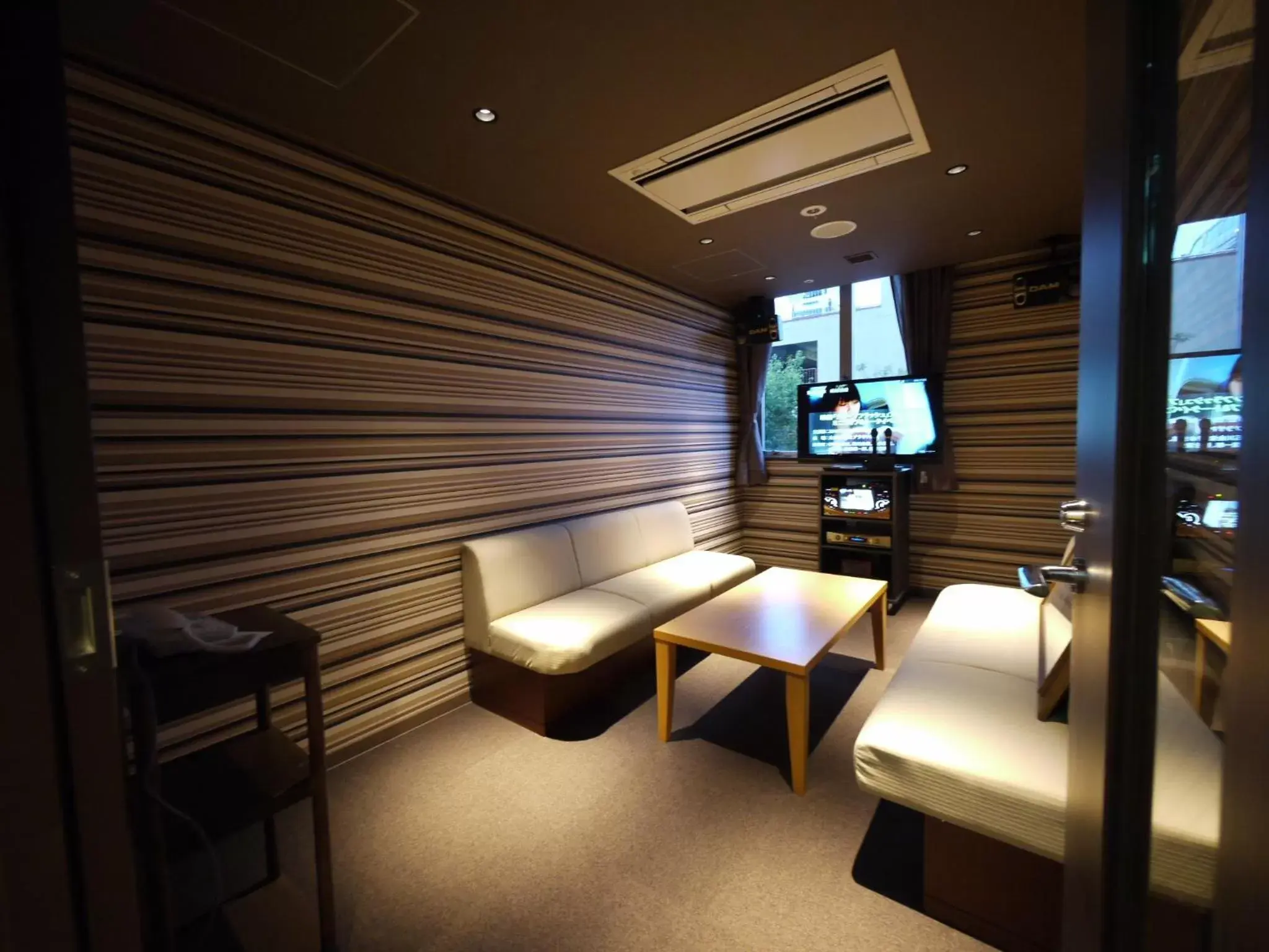 Karaoke, Seating Area in Himeji Castle Grandvrio Hotel