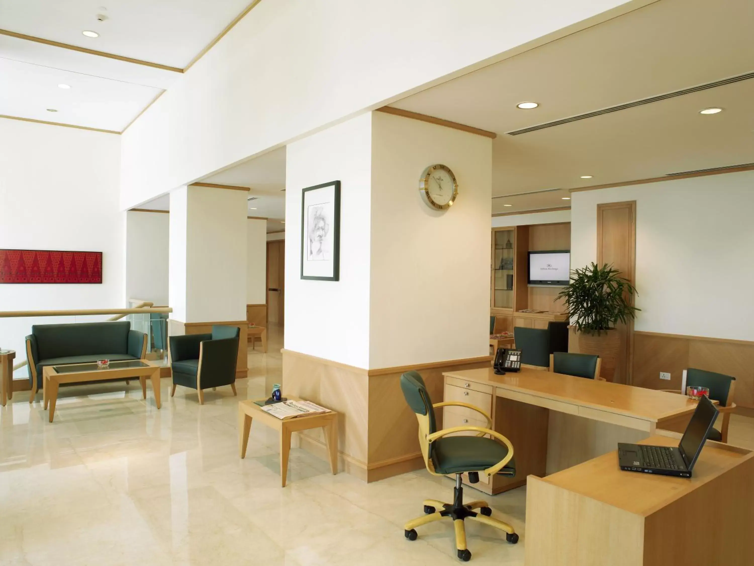 Business facilities in Trident Nariman Point