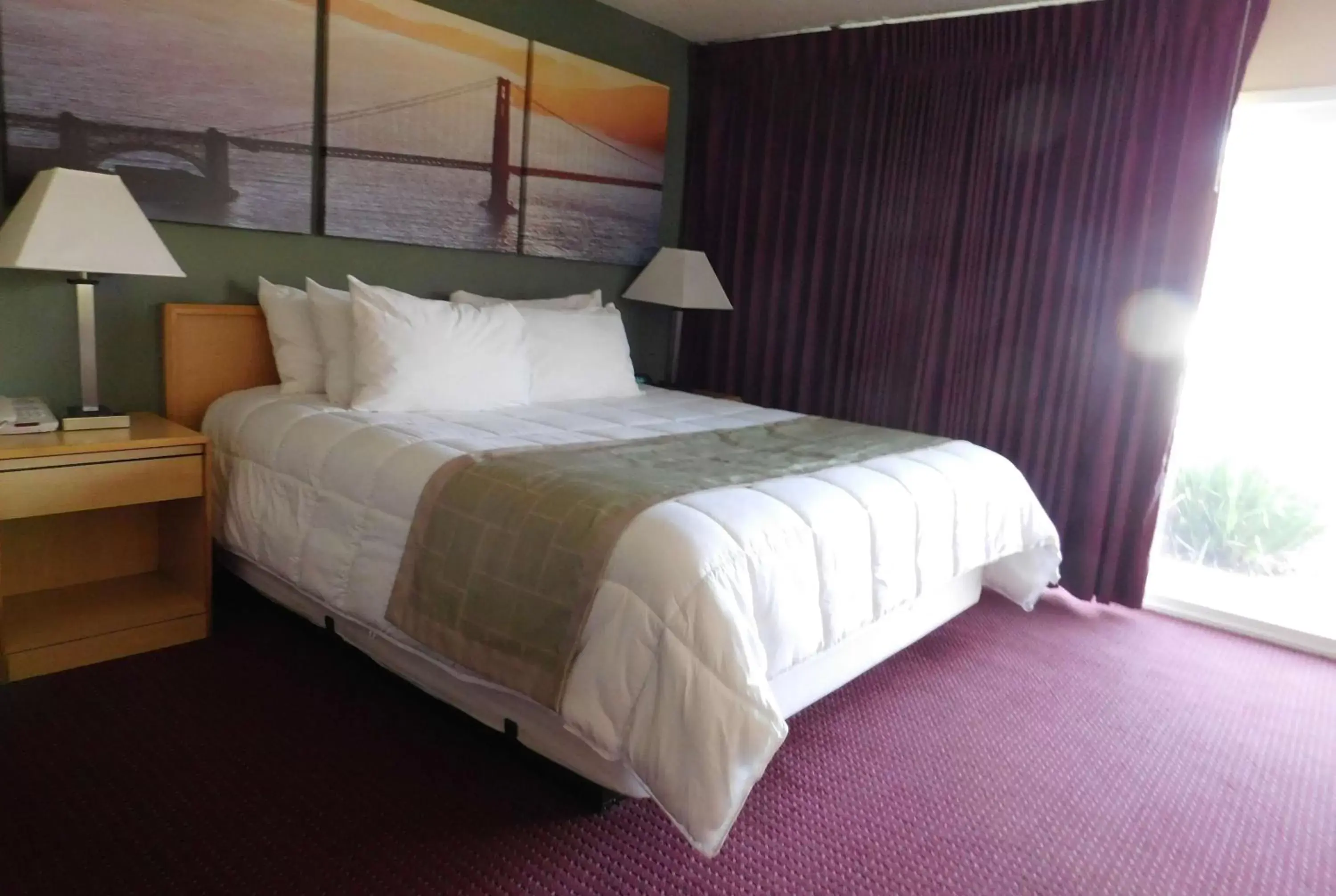 Photo of the whole room, Bed in Days Inn by Wyndham Novato/San Francisco